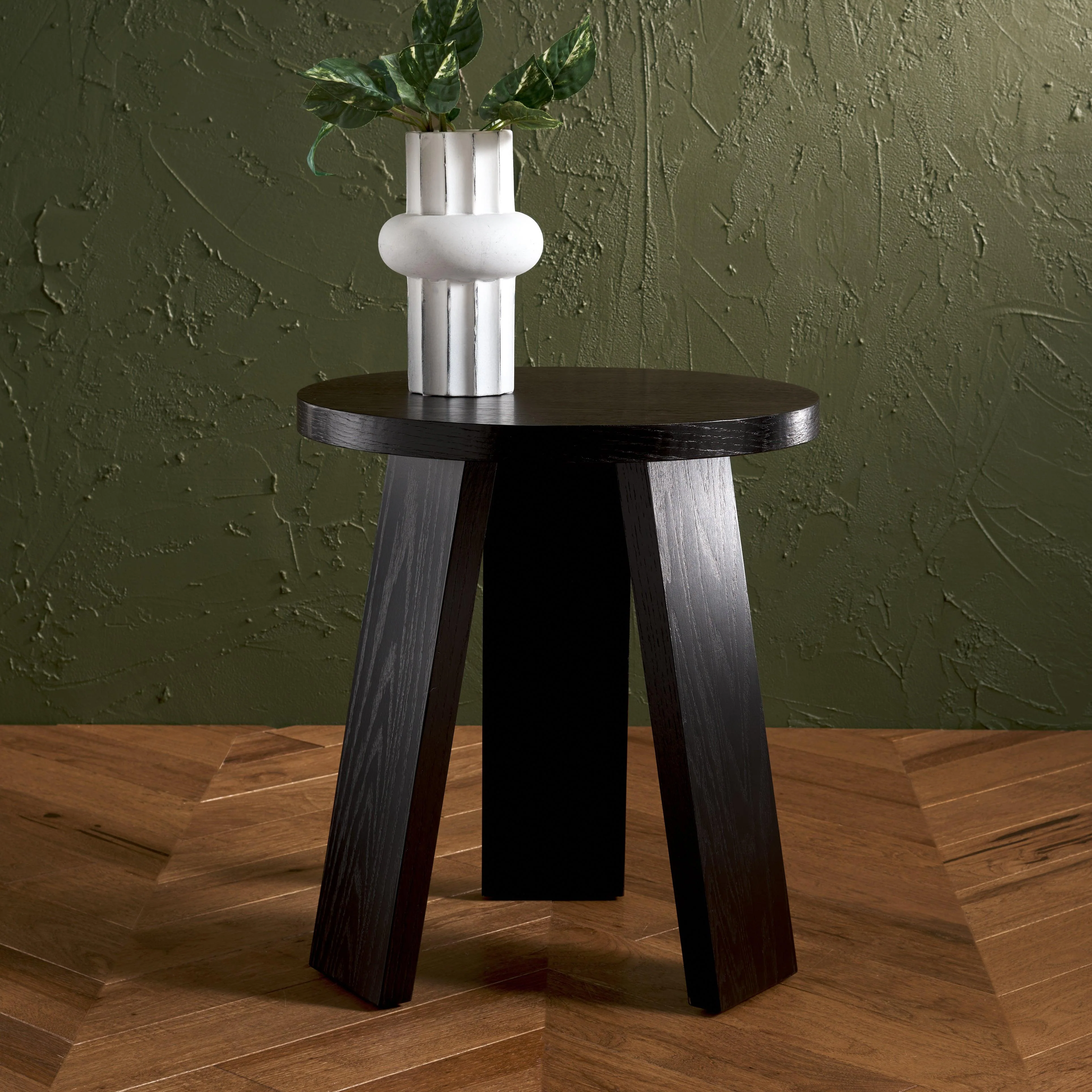Julianna Wood Accent Table - Remutear