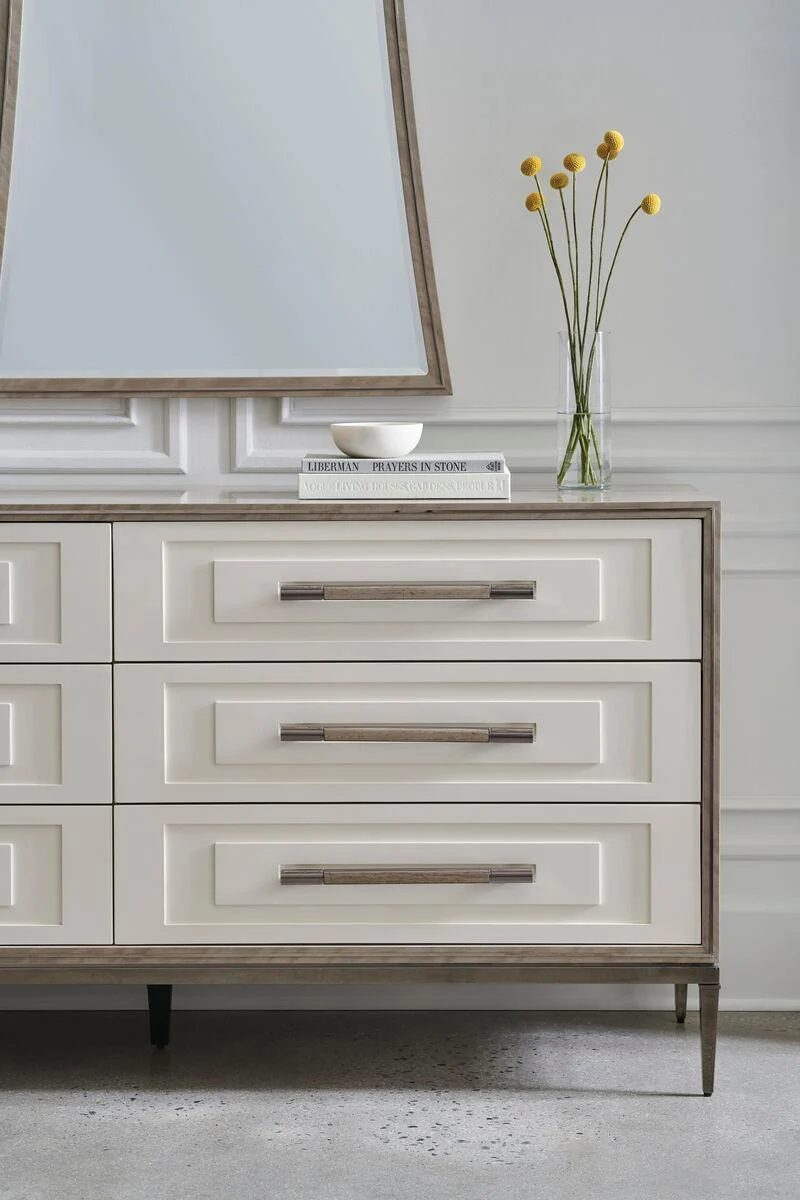 IMPRESSIVE DRESSER - Remutear