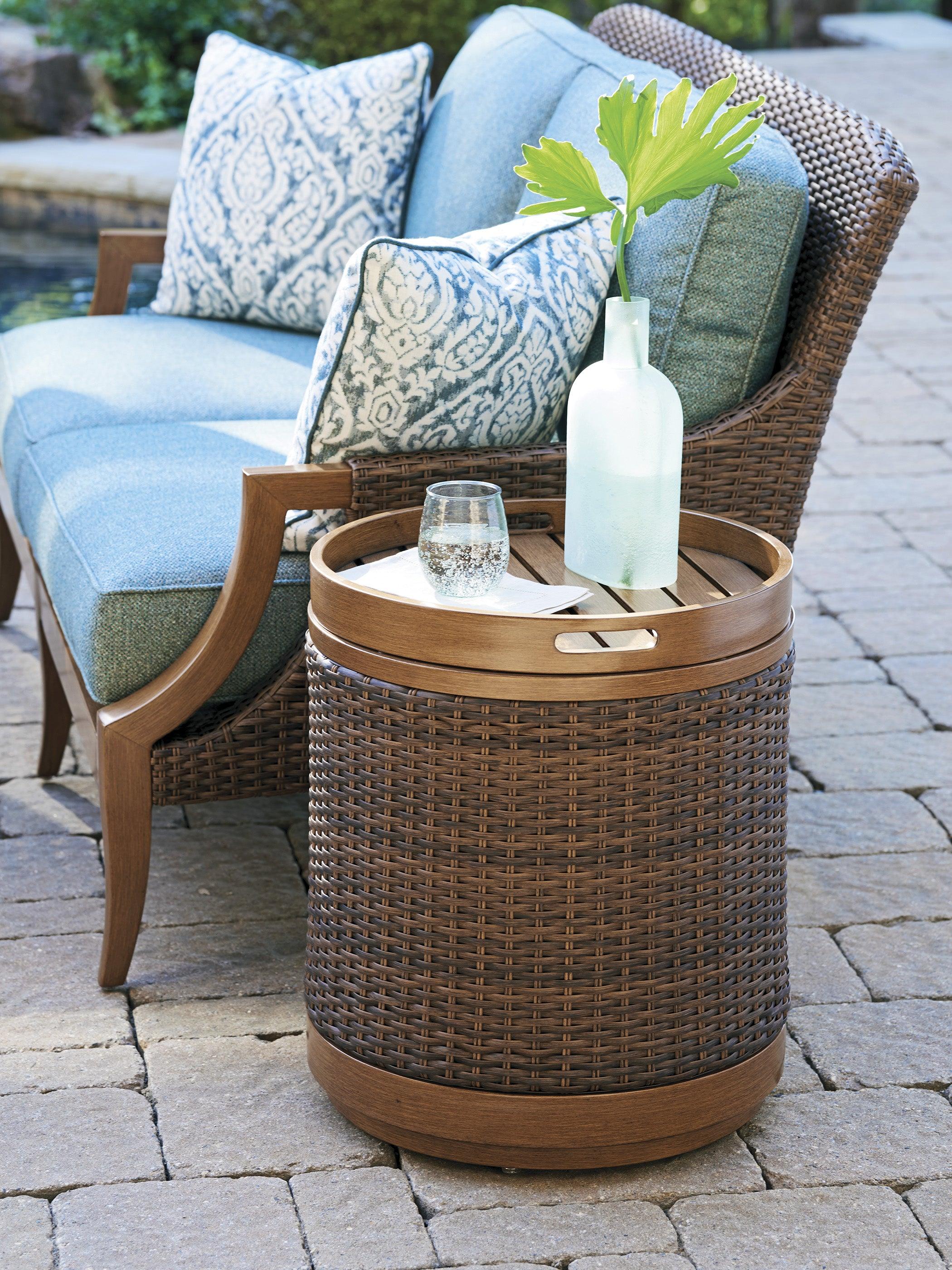 Harbor Isle Round Accent Table - Remutear