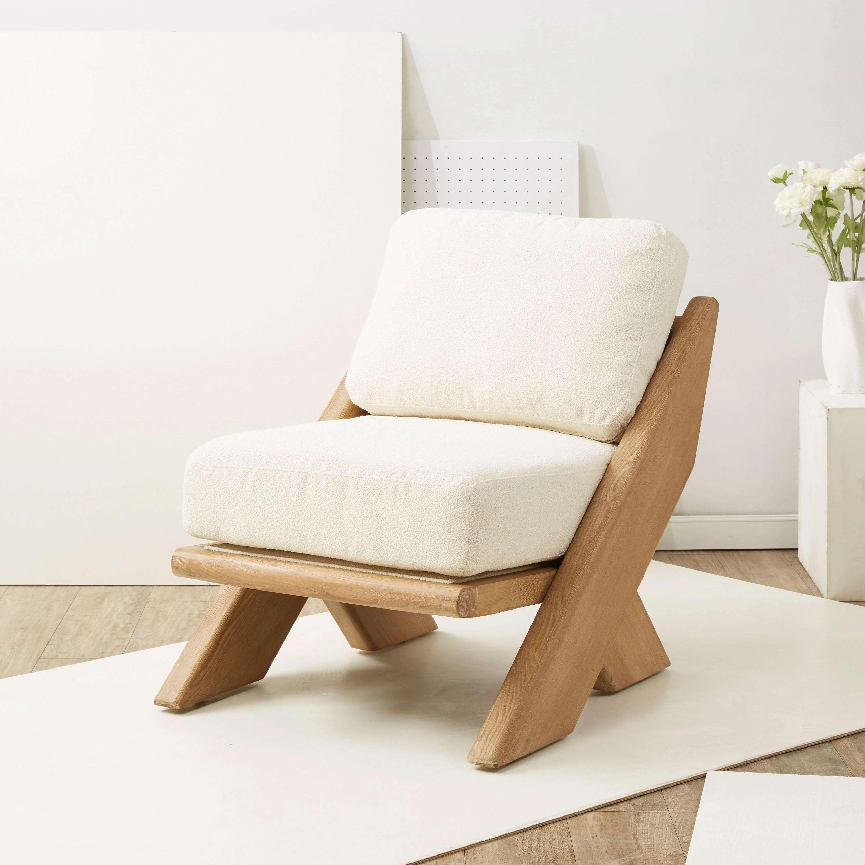 VIVIEN WOOD FRAME ACCENT CHAIR - Remutear