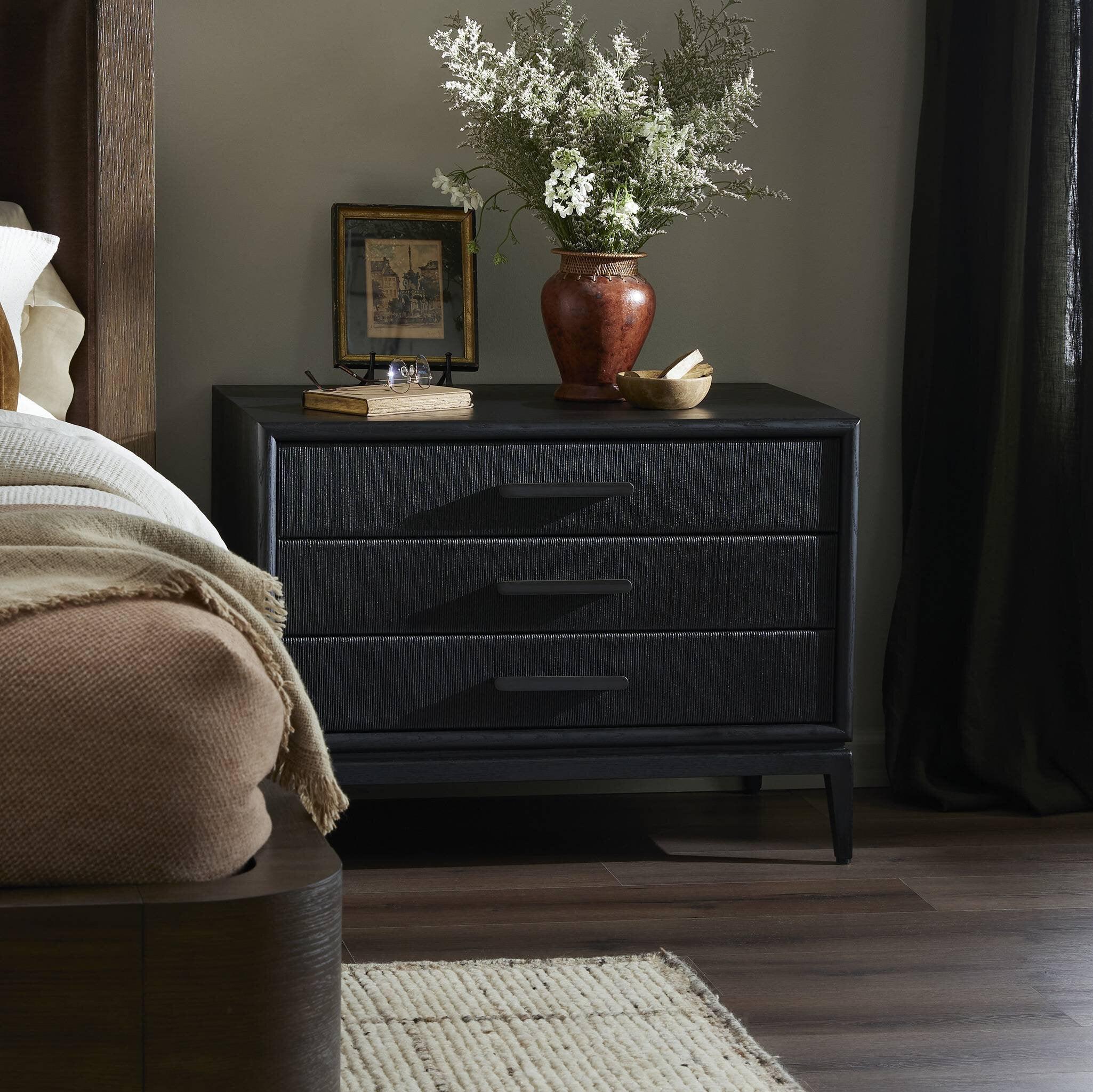 Rosenell Closed Nightstand - Remutear