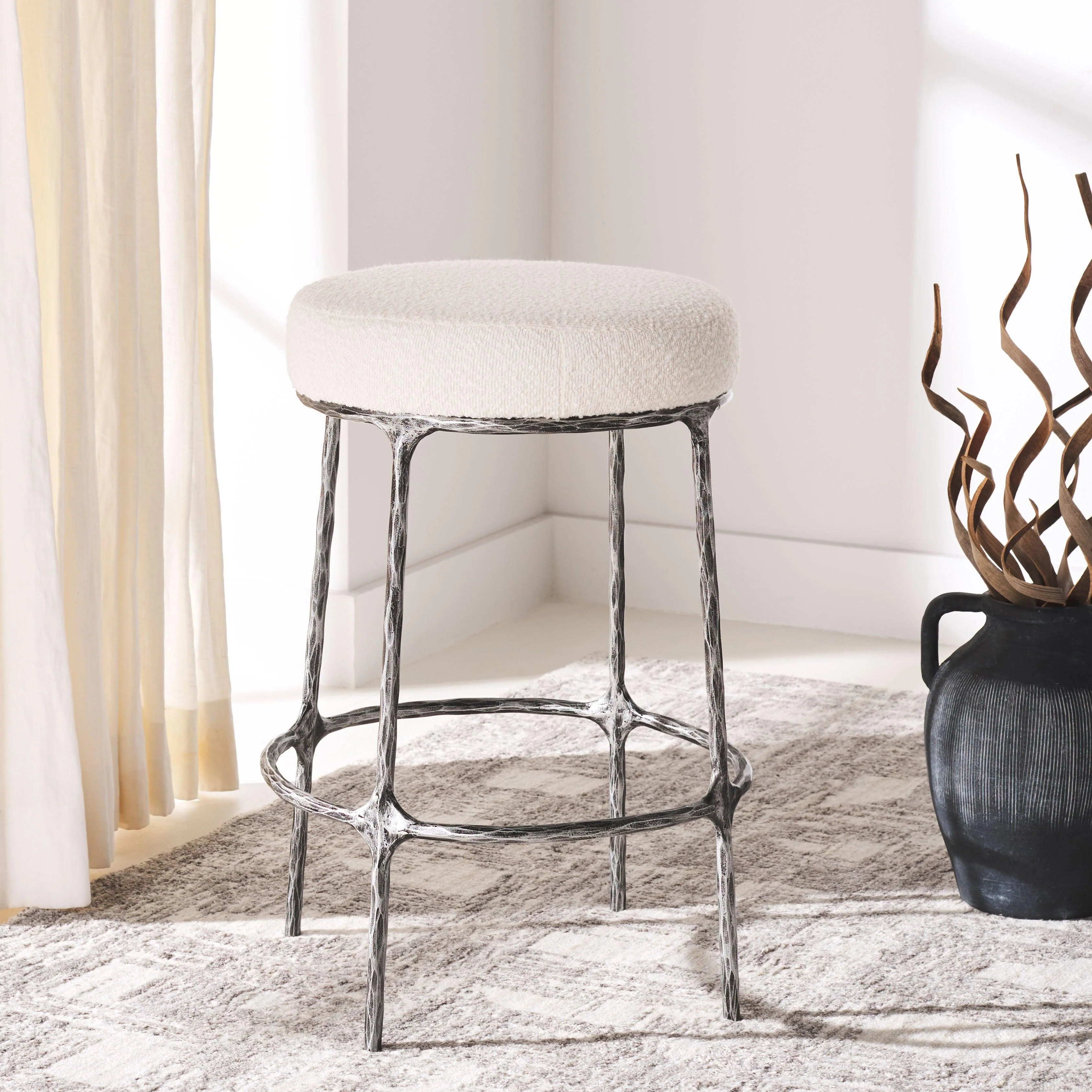 TRUMEN BOUCLE COUNTERSTOOL - Remutear