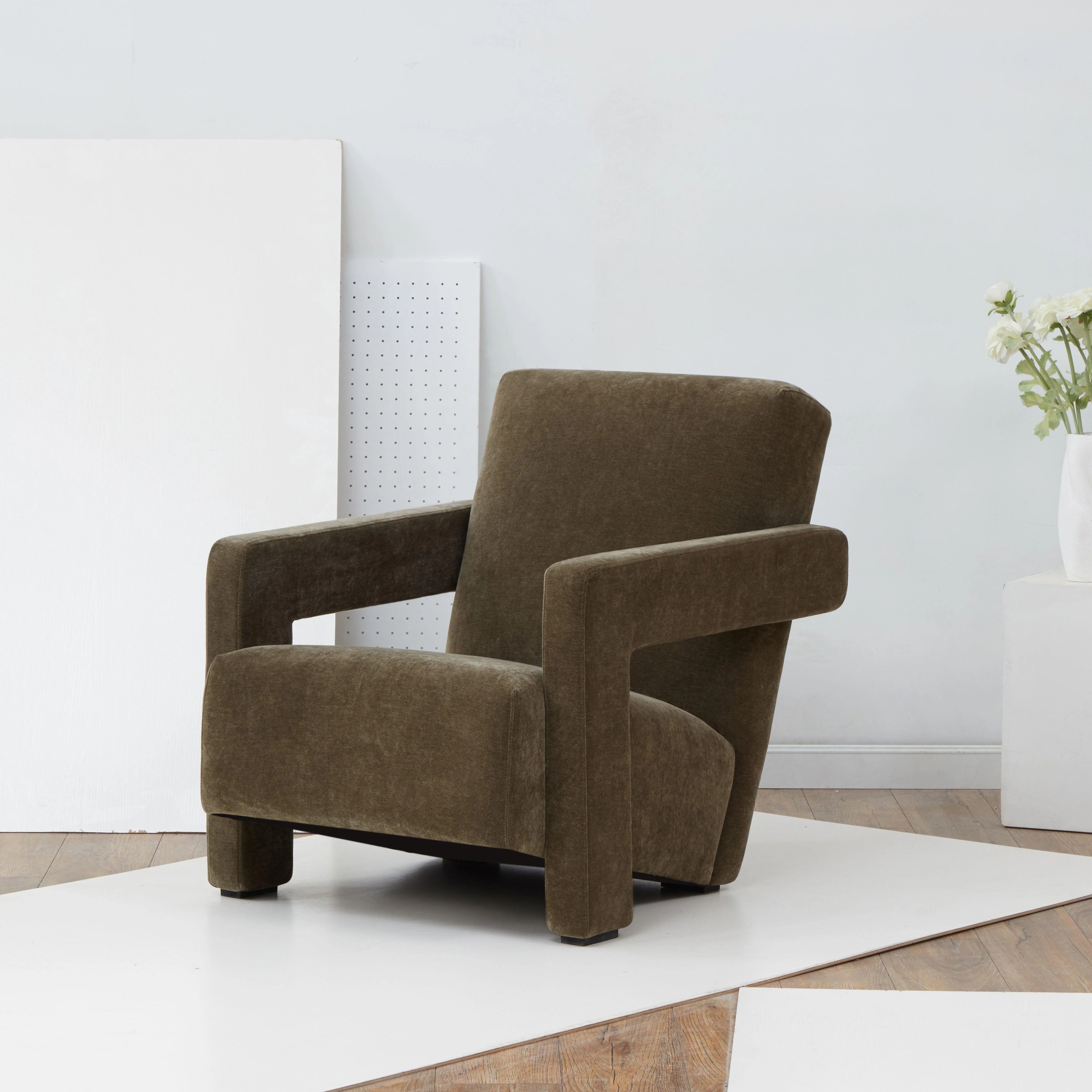 TAYLOR MODERN VELVET ACCENT CHAIR - Remutear