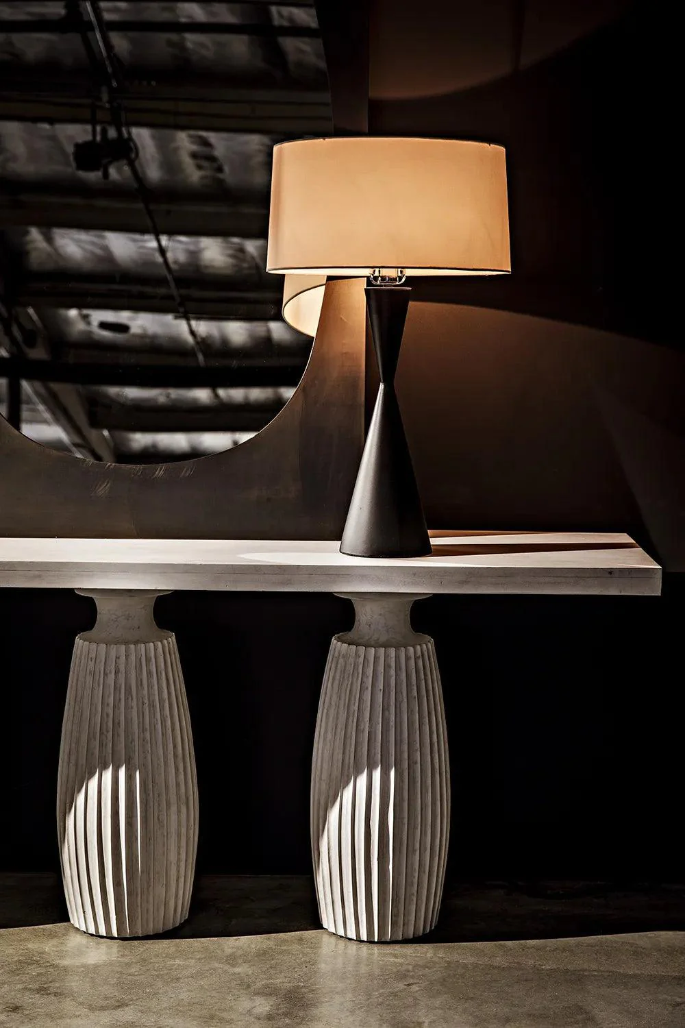 Noble Table Lamp with Shade, Black Steel - Remutear