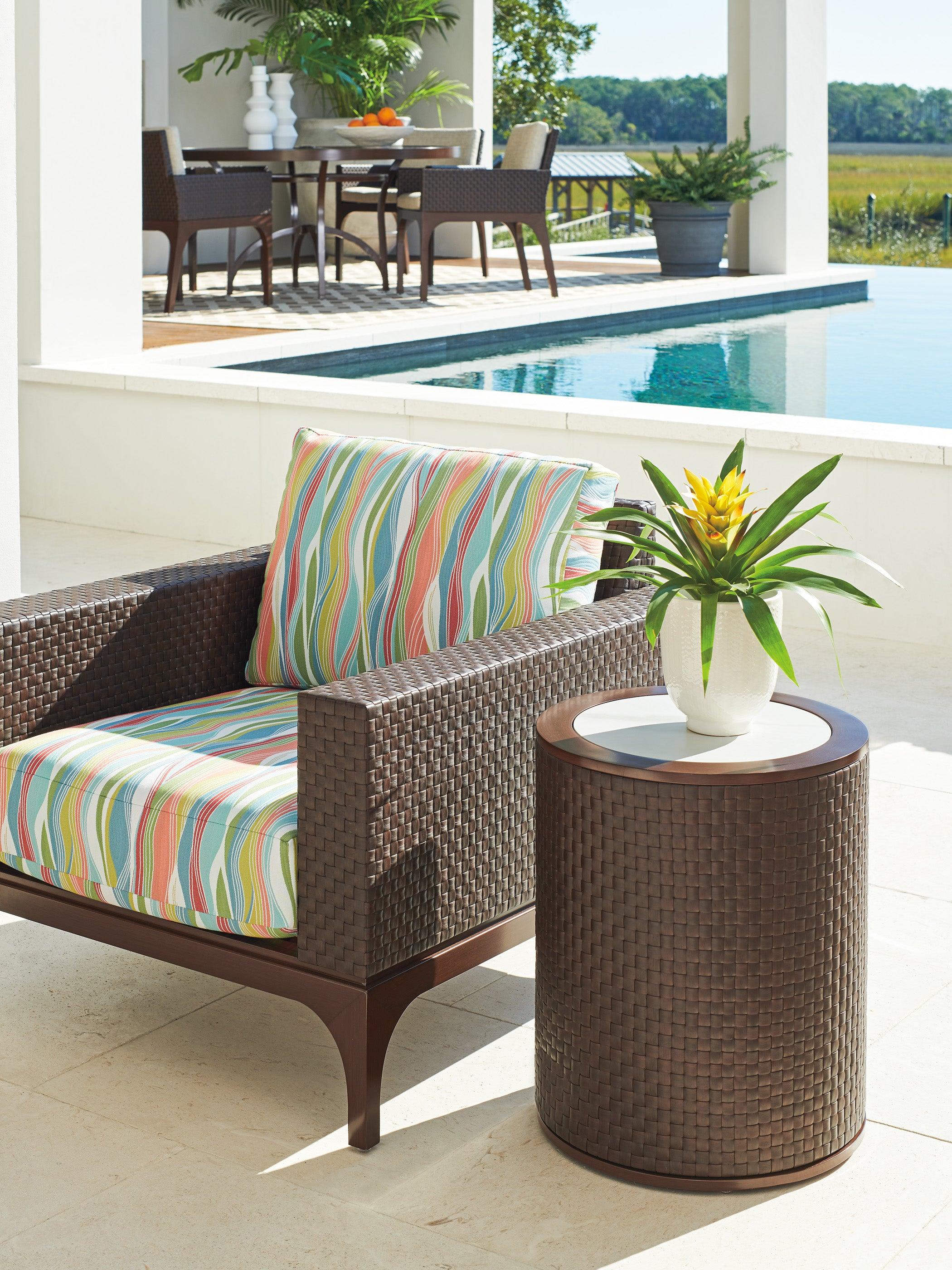 Abaco Round Accent Table - Remutear
