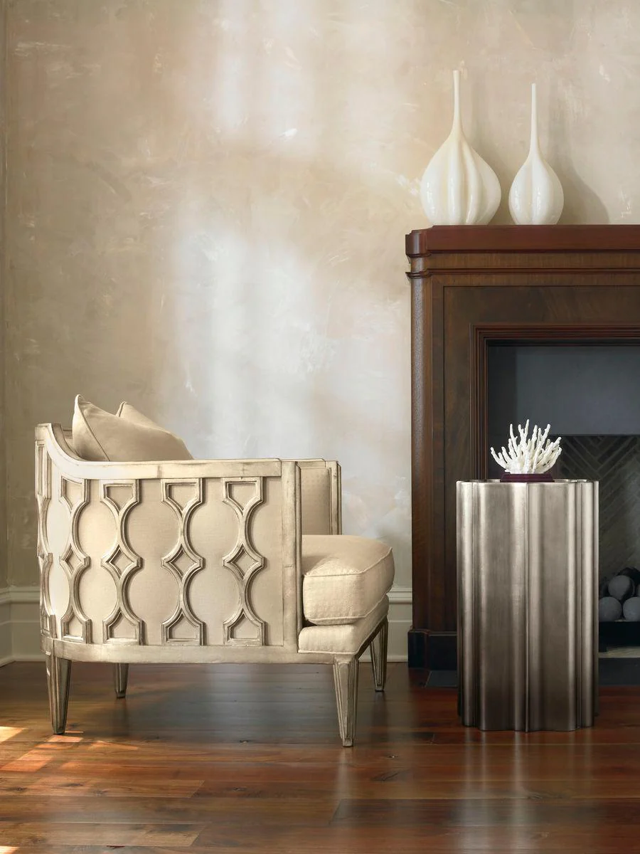 GOLD IS UP SIDE TABLE - Remutear