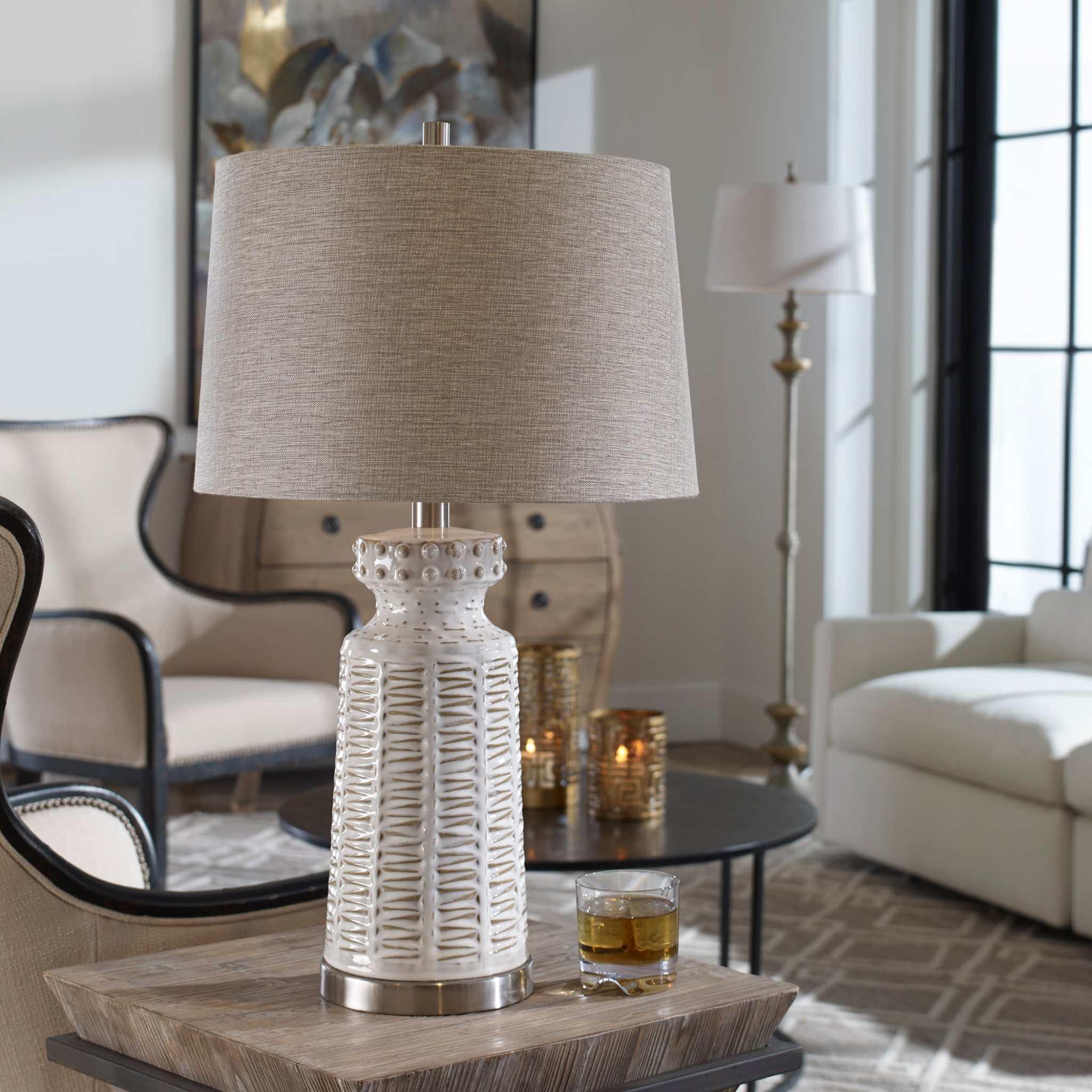 KANSA DISTRESSED WHITE TABLE LAMP - Remutear