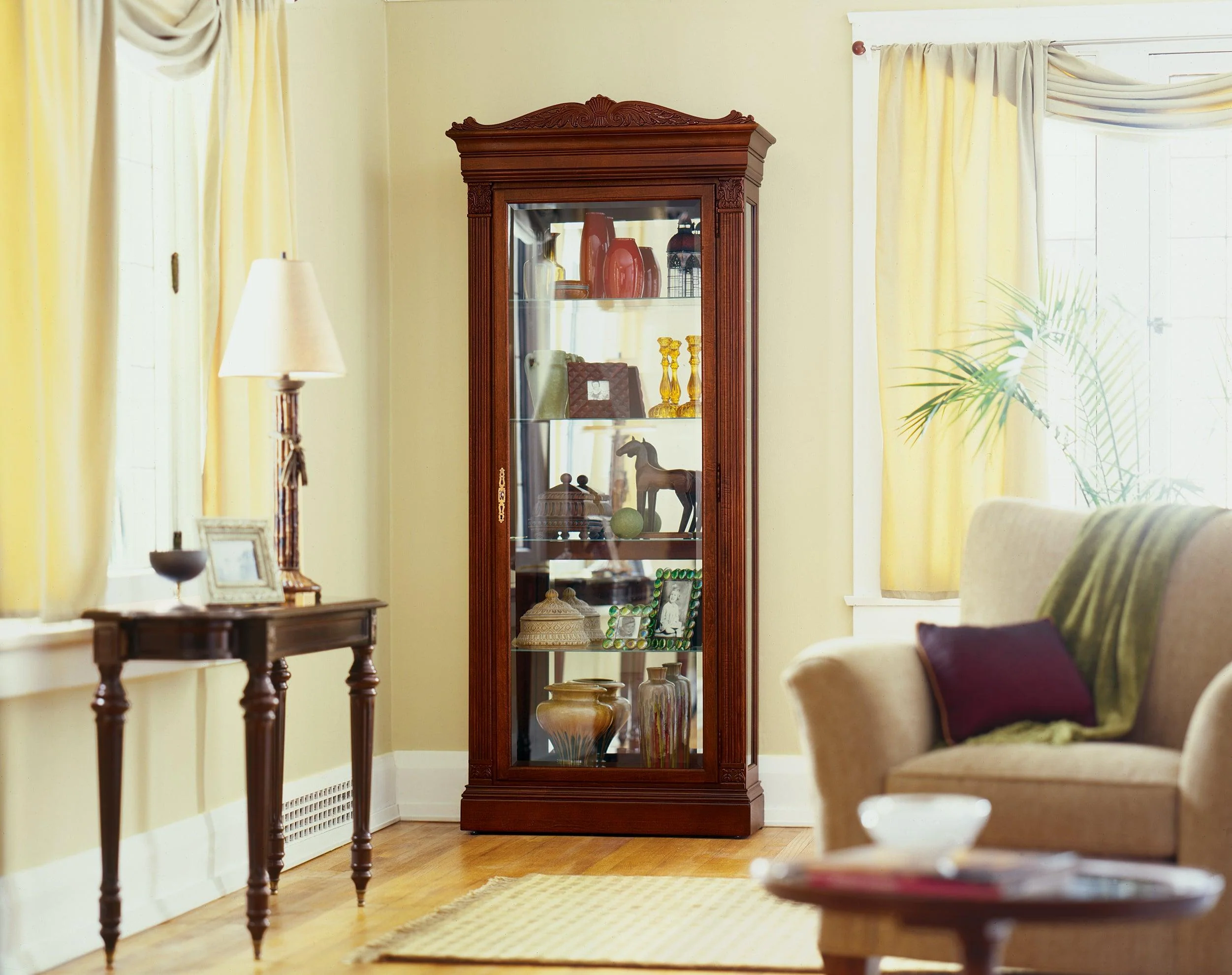 Embassy Curio Cabinet - Remutear