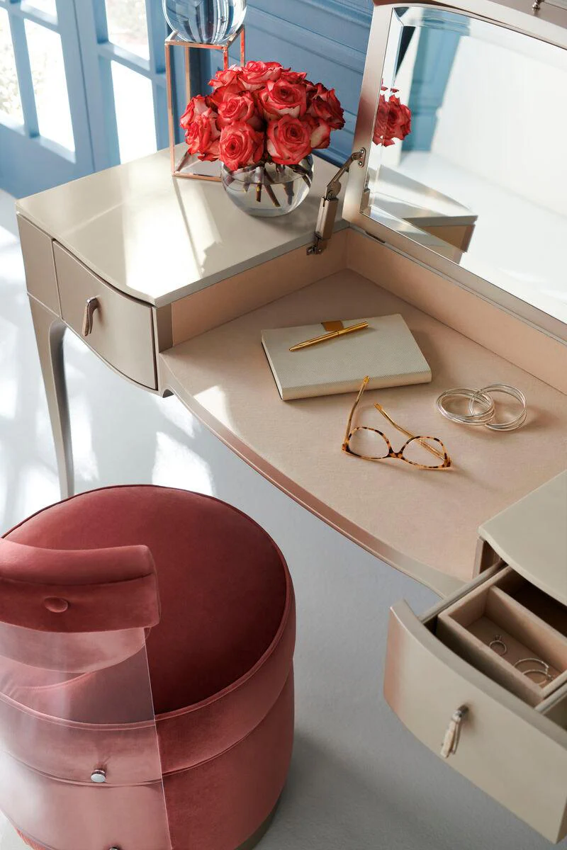 KISS N MAKEUP DESK - Remutear