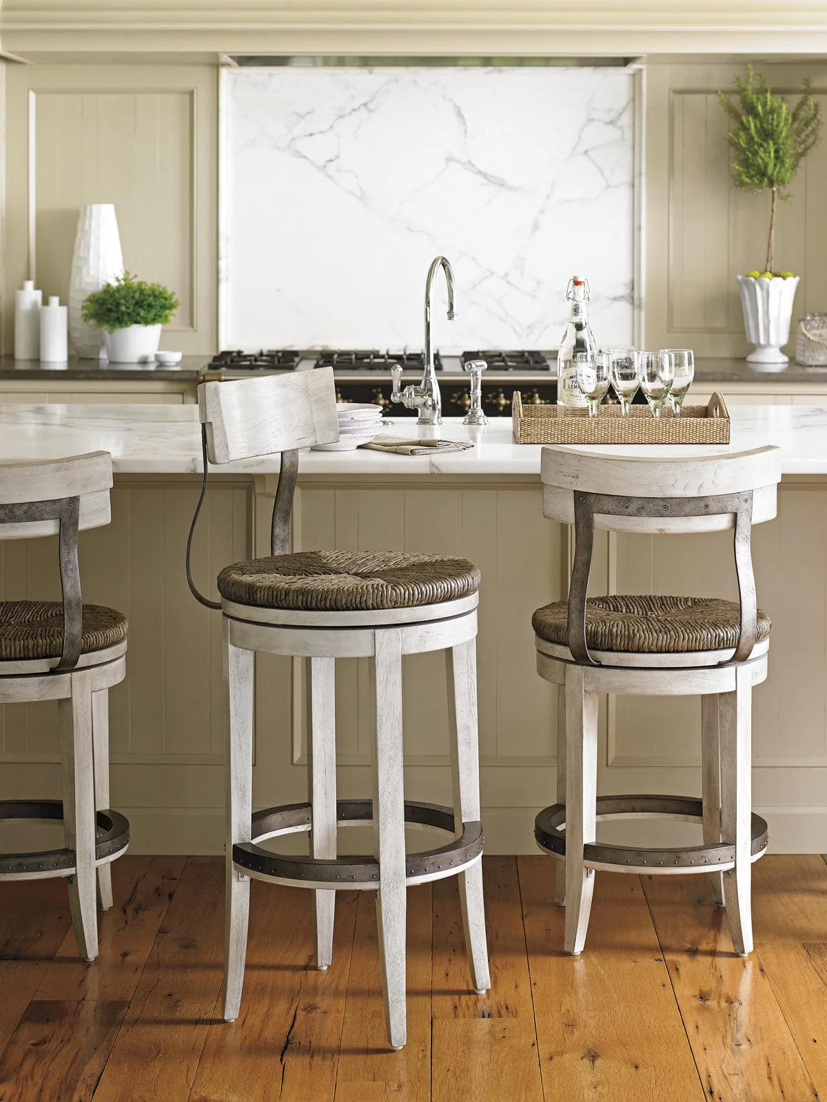 Oyster Bay Merrick Swivel Bar Stool - Remutear