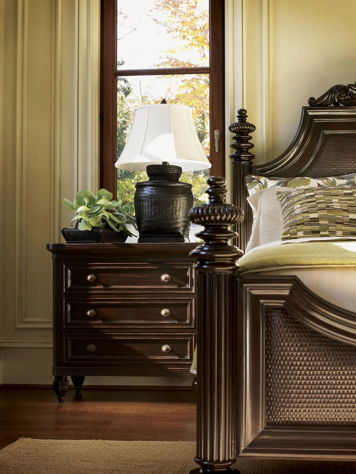 Royal Kahala Orchid Nightstand - Remutear