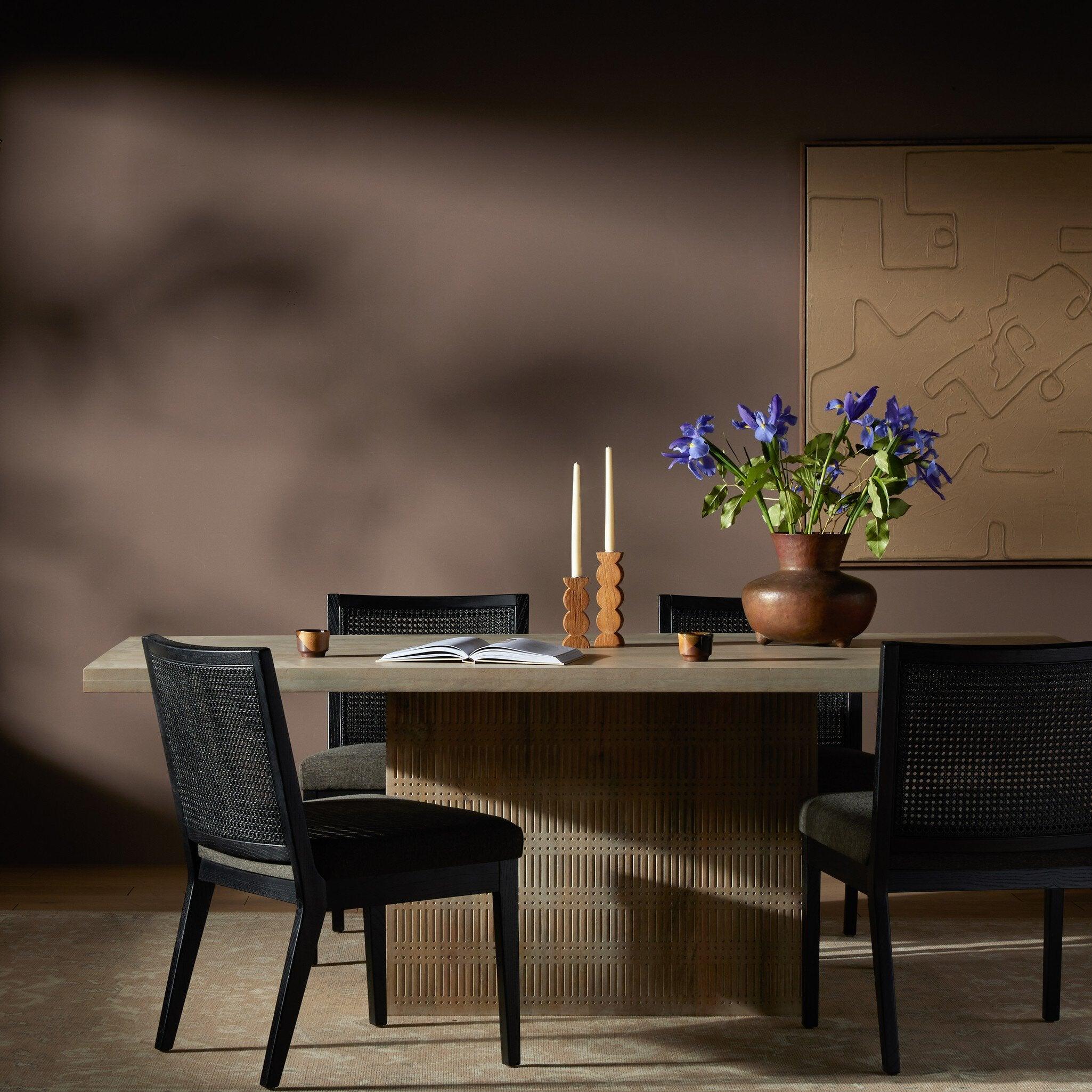 Kelby Dining Table - Remutear