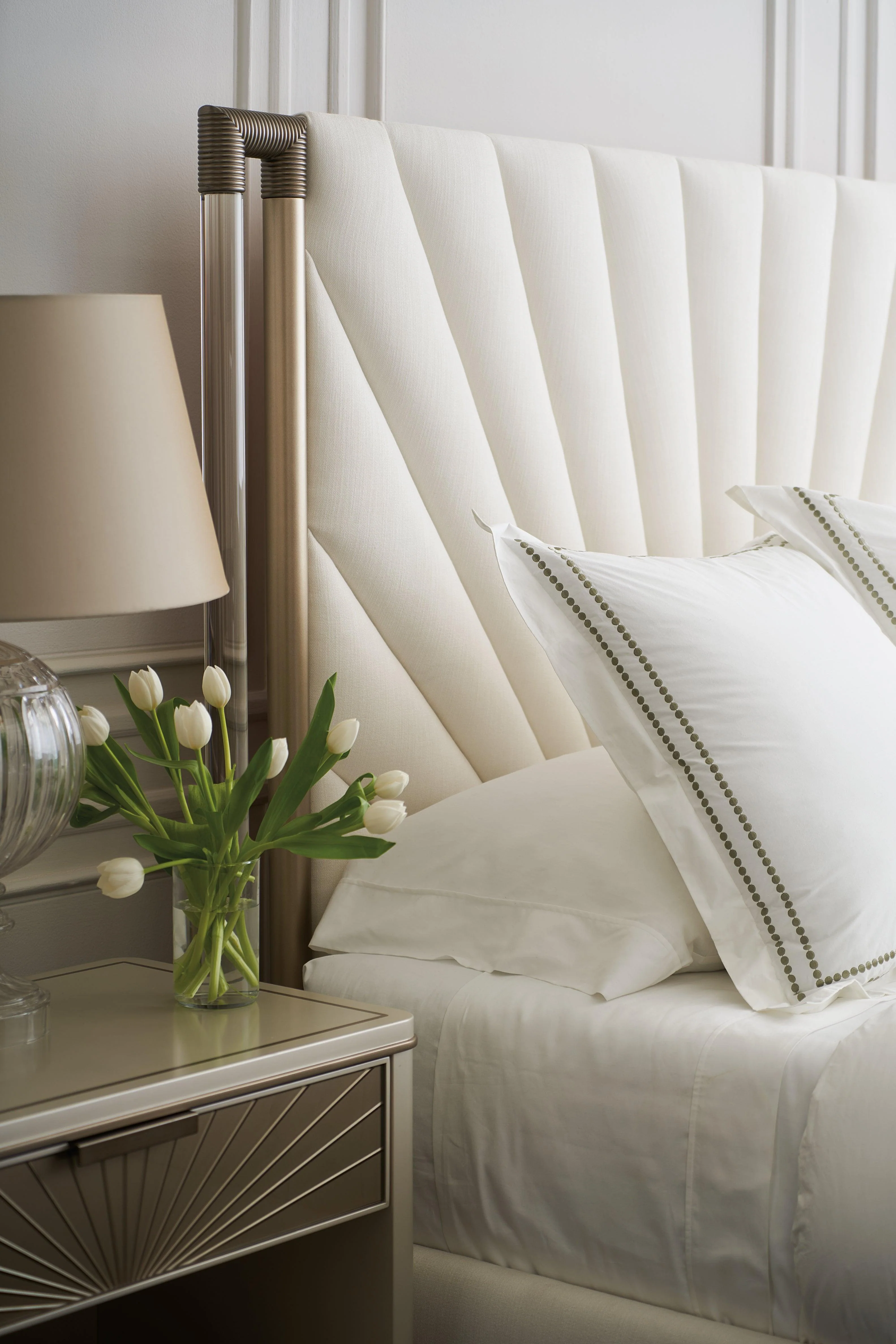 Valentina Upholstered Bed - Remutear