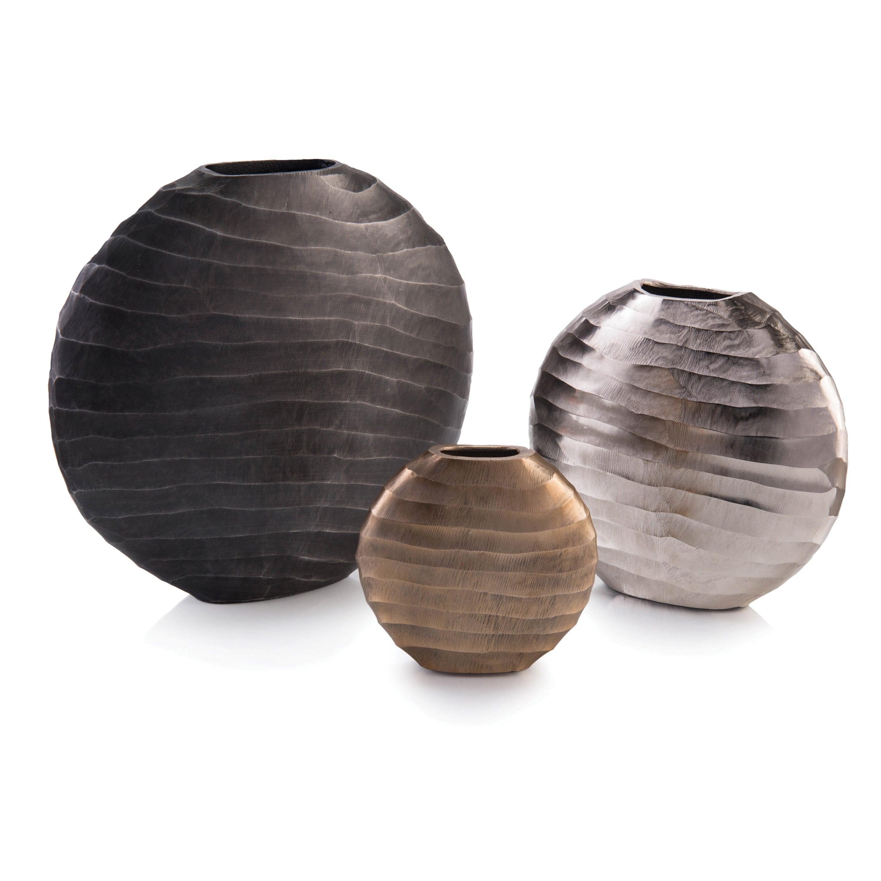 Set Of Three Chiseled Vases - Remutear