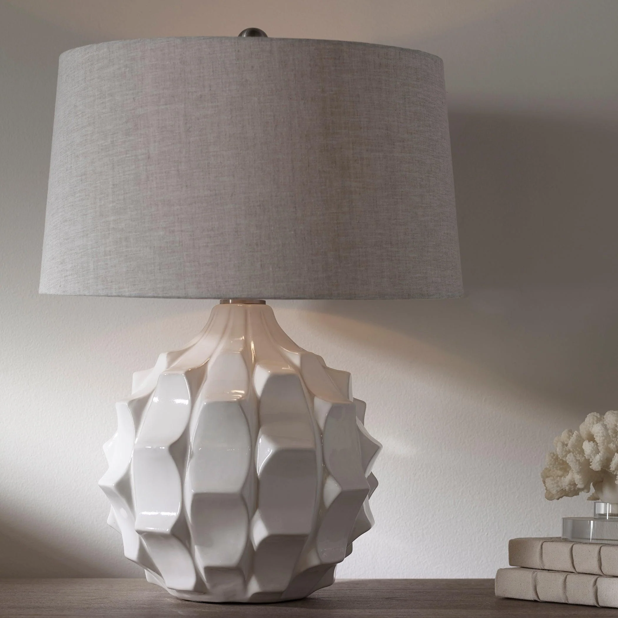 Guerina Scalloped White Lamp - Remutear