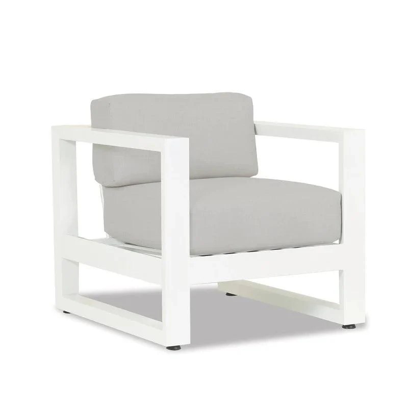 Newport Club Chair in Cast Silver, No Welt - Remutear