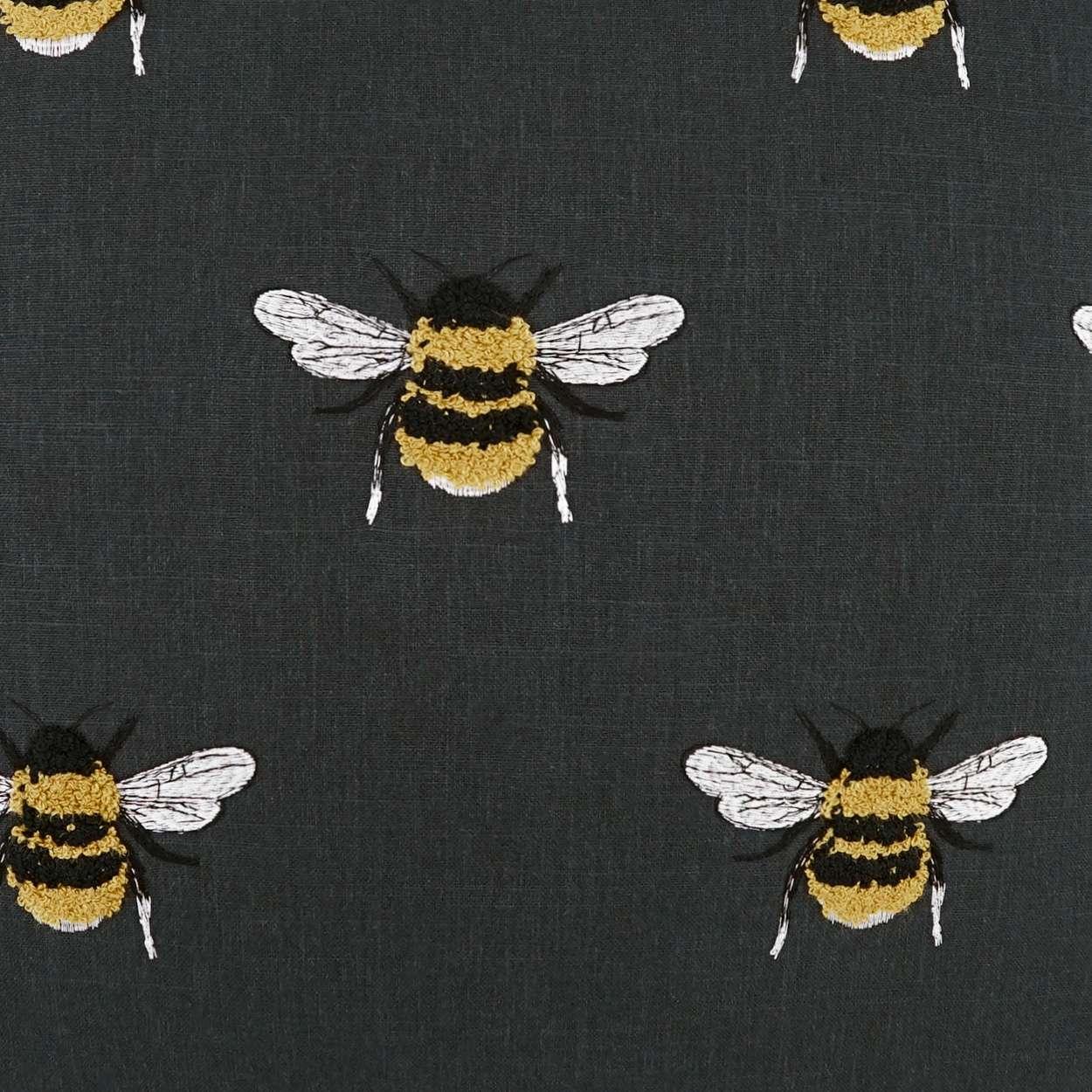 Busy Bee Pillow - Remutear
