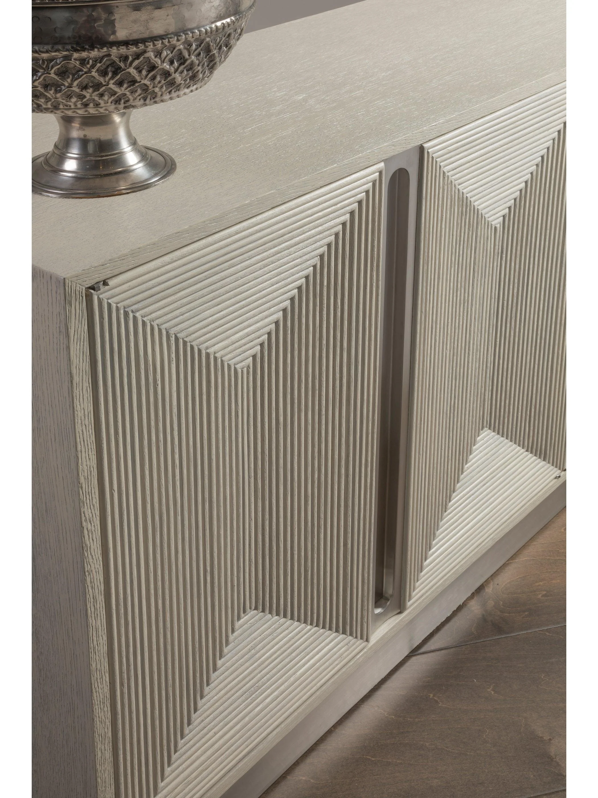 Signature Designs Gradient Long Media Console - Remutear