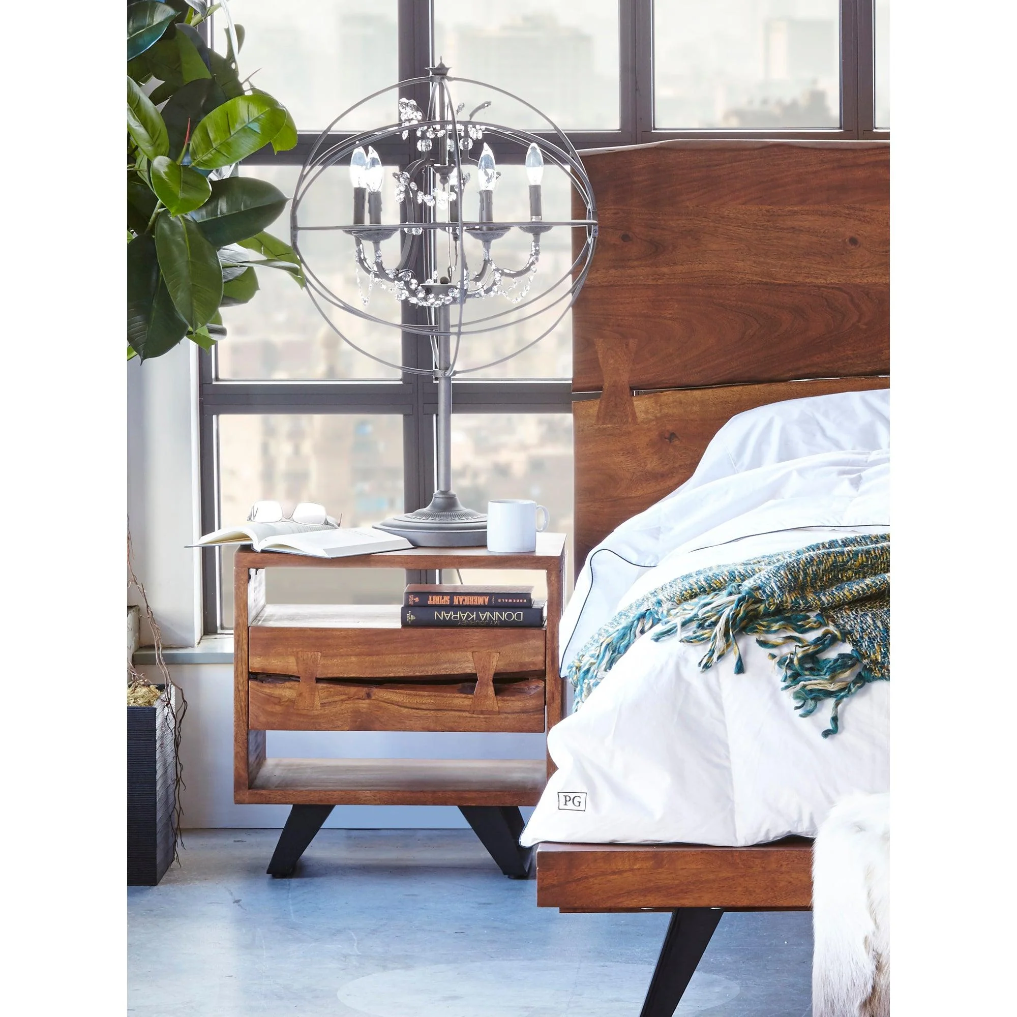 Madagascar Nightstand 1 - Remutear