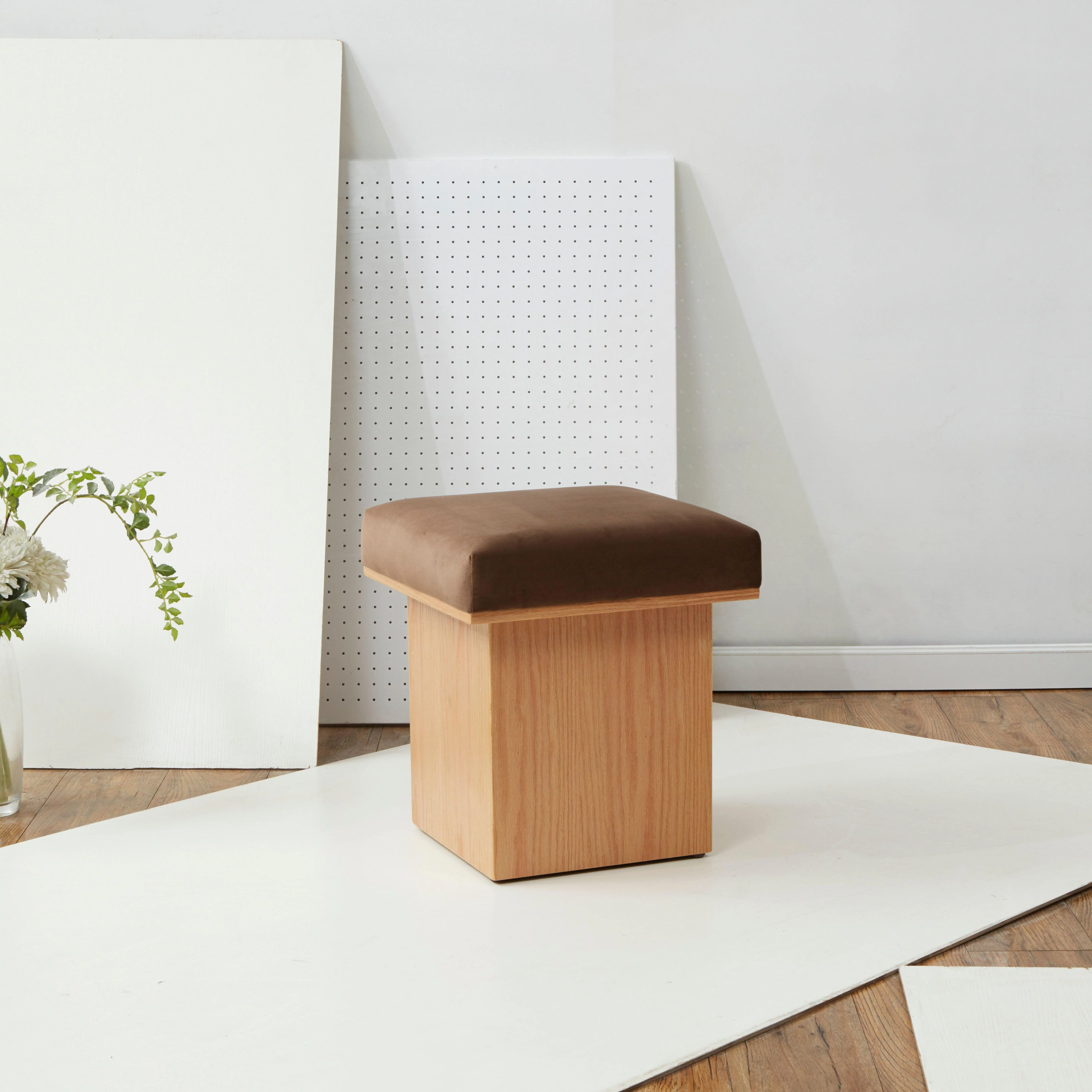 BOURKE VELVET AND WOOD SQUARE OTTOMAN - Remutear