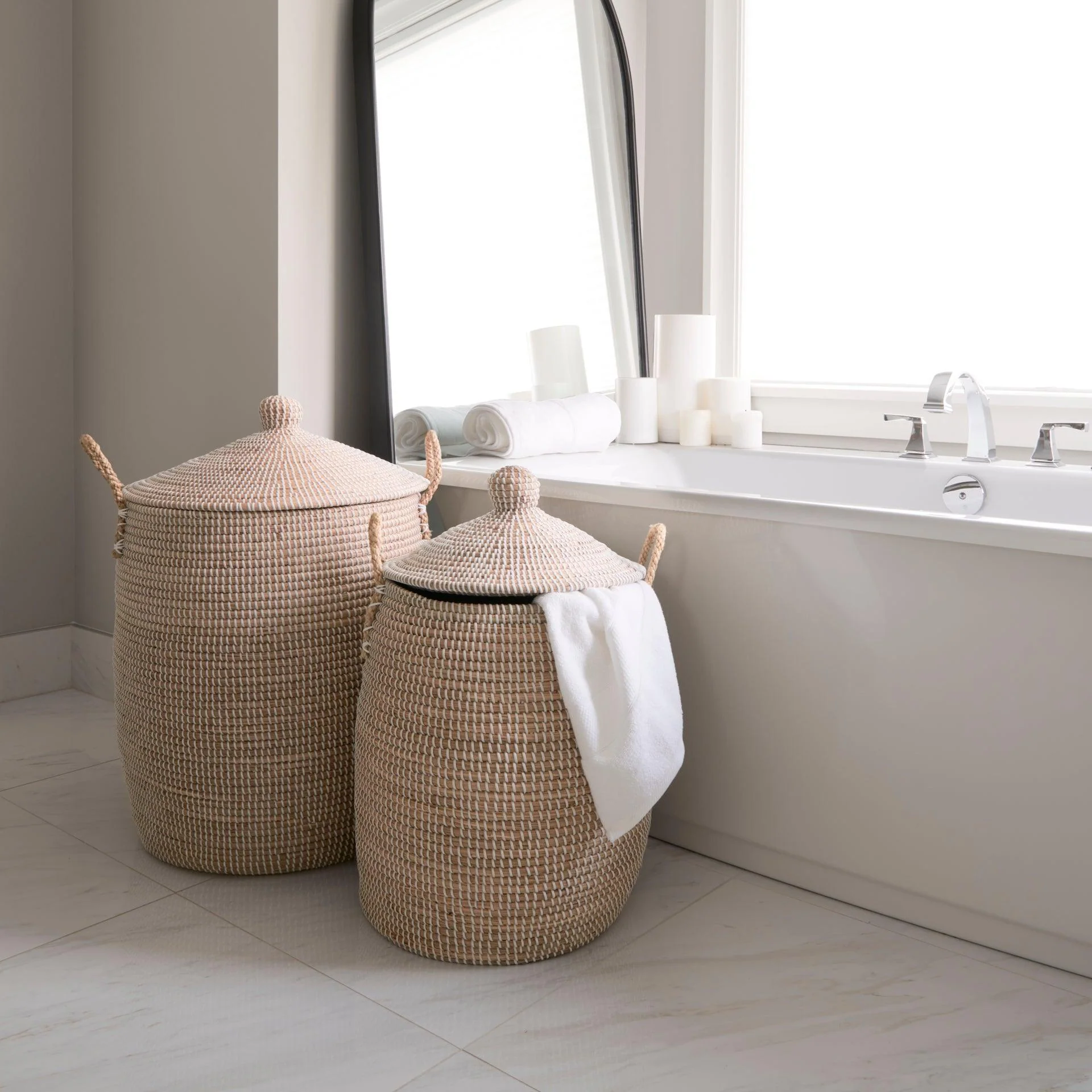 Kairi Set of 2 Seagrass Floor Baskets w/ Lids and Handles - Remutear