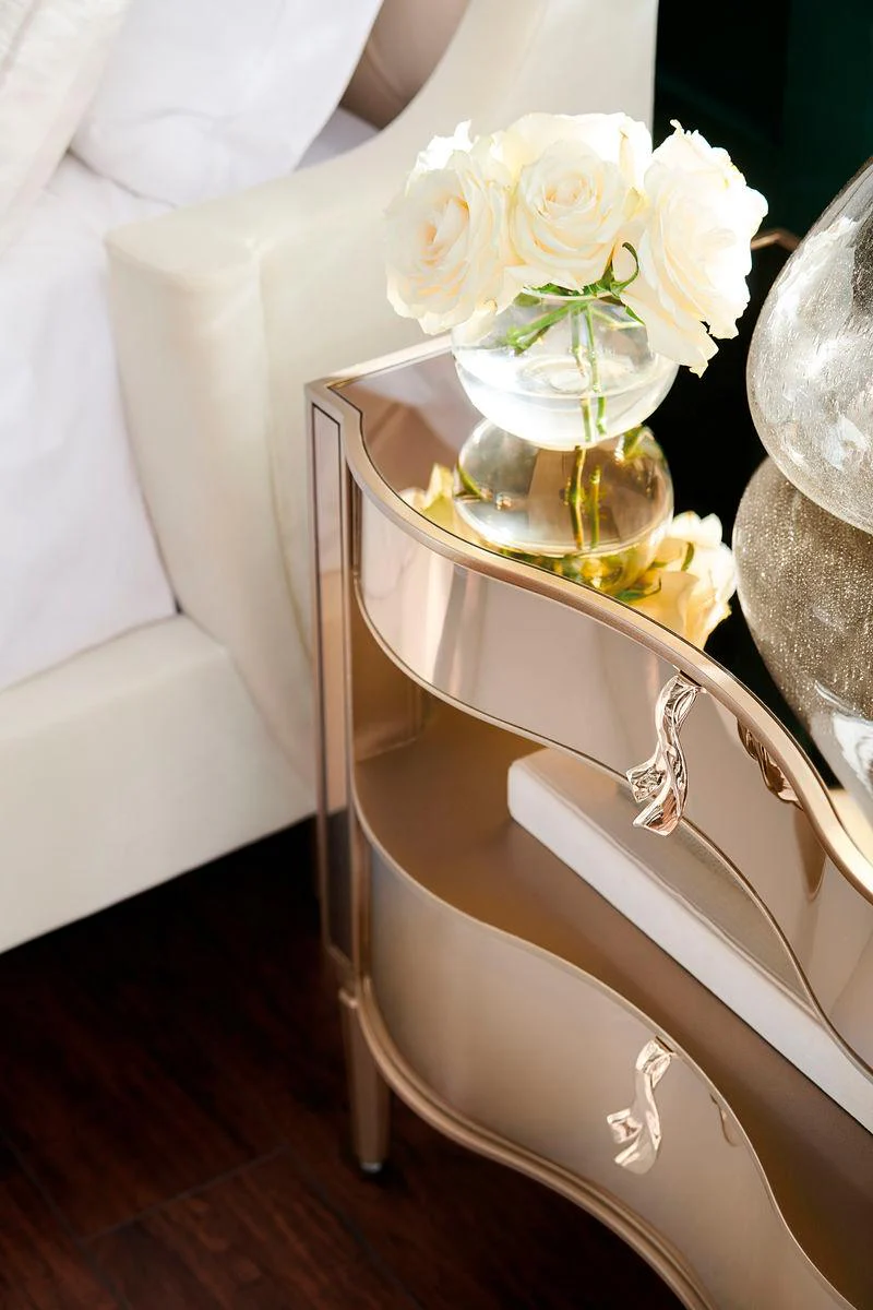 IT'S A SMALL WONDER NIGHTSTAND - Remutear