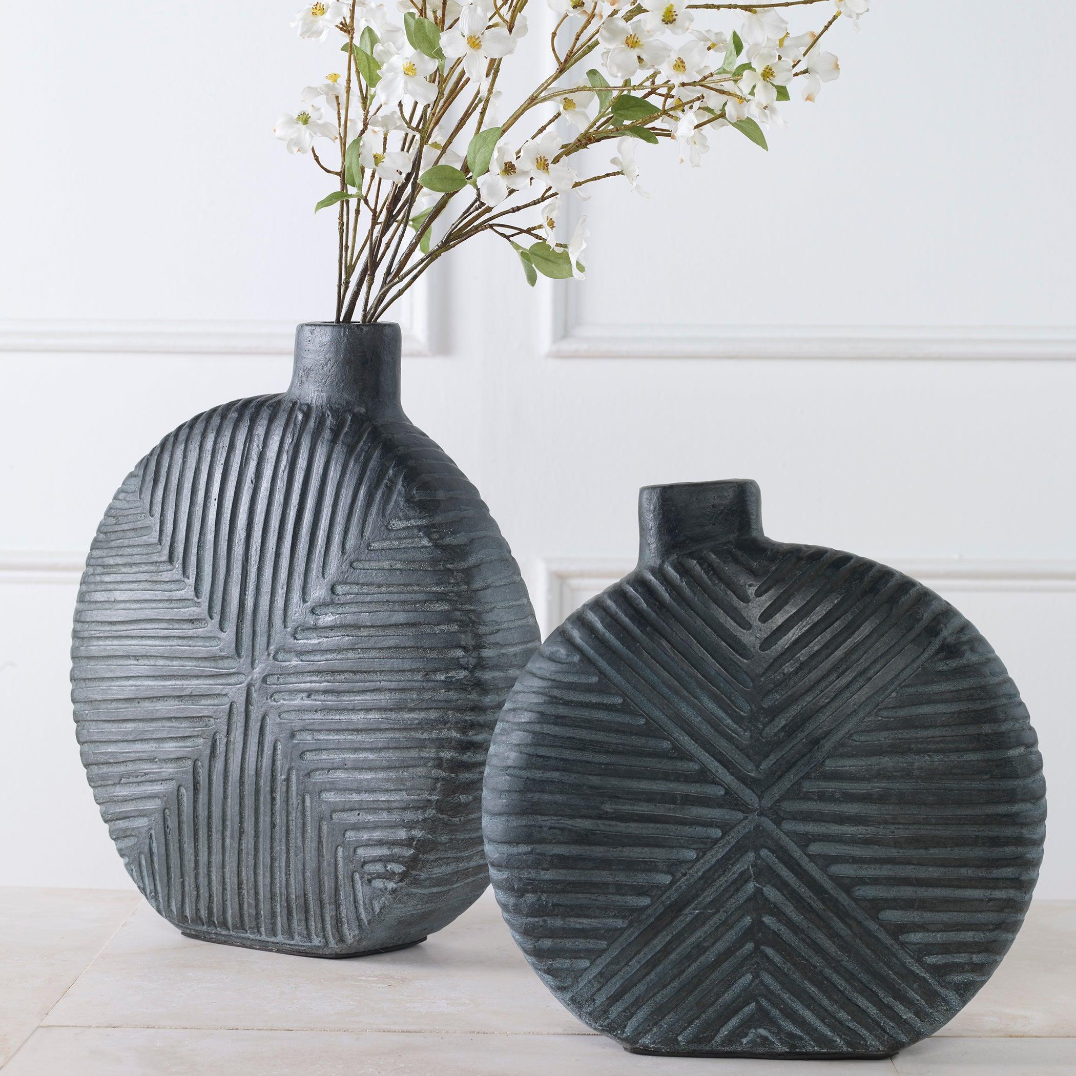 Viewpoint Aged Black Vases, Set/2 - Remutear