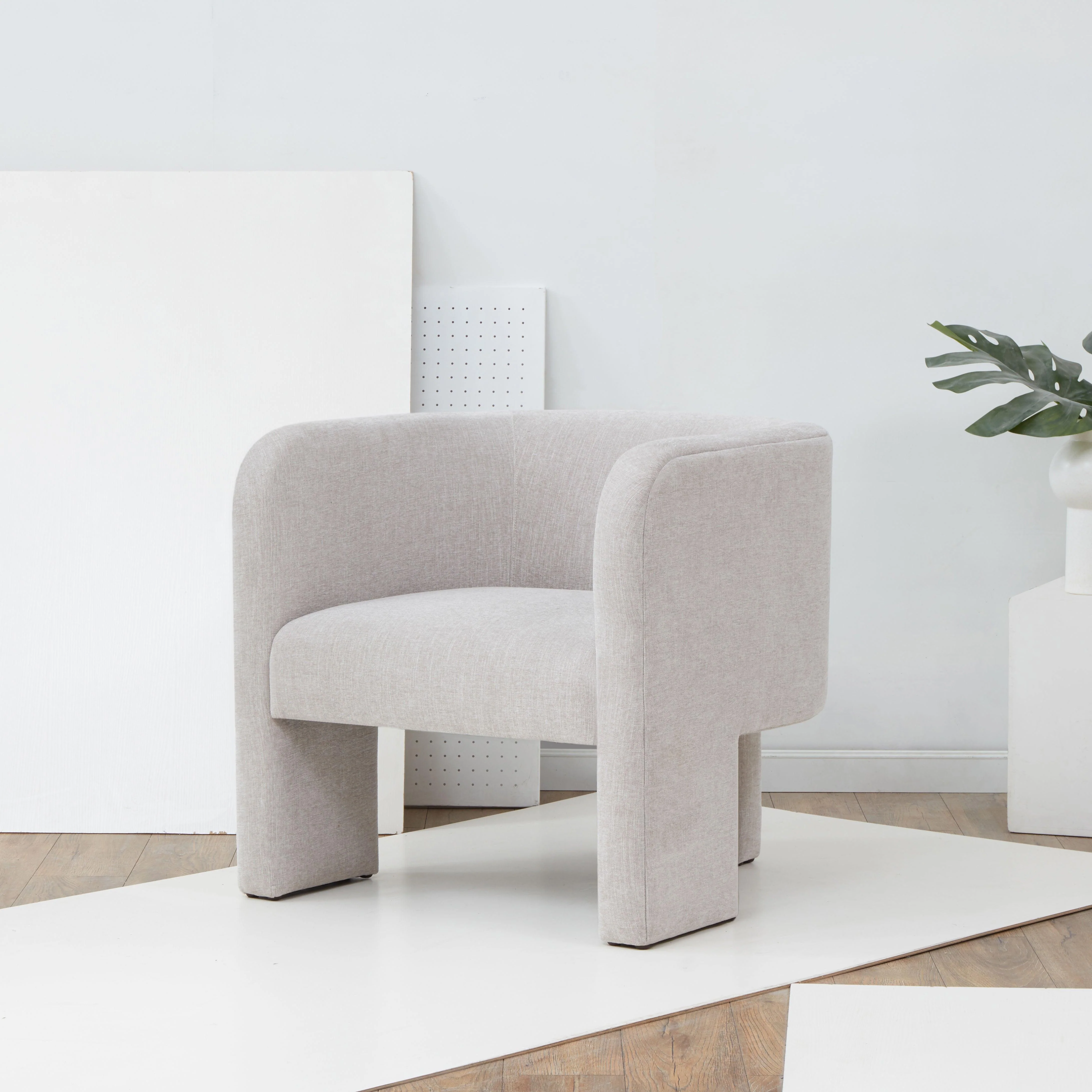 SAMMIE 3 LEG ACCENT CHAIR - Remutear