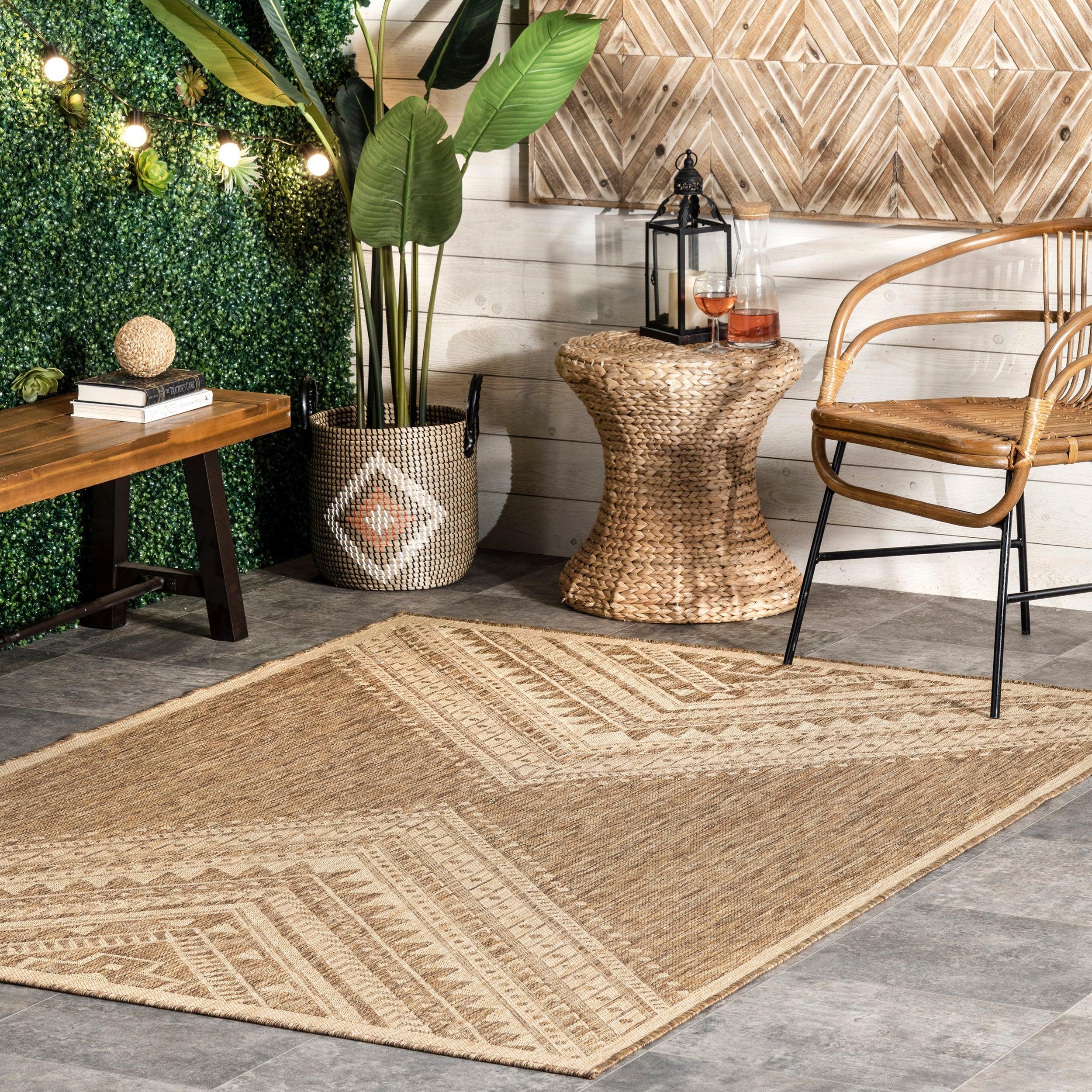 Landry Aztec Indoor/Outdoor Area Rug - Remutear