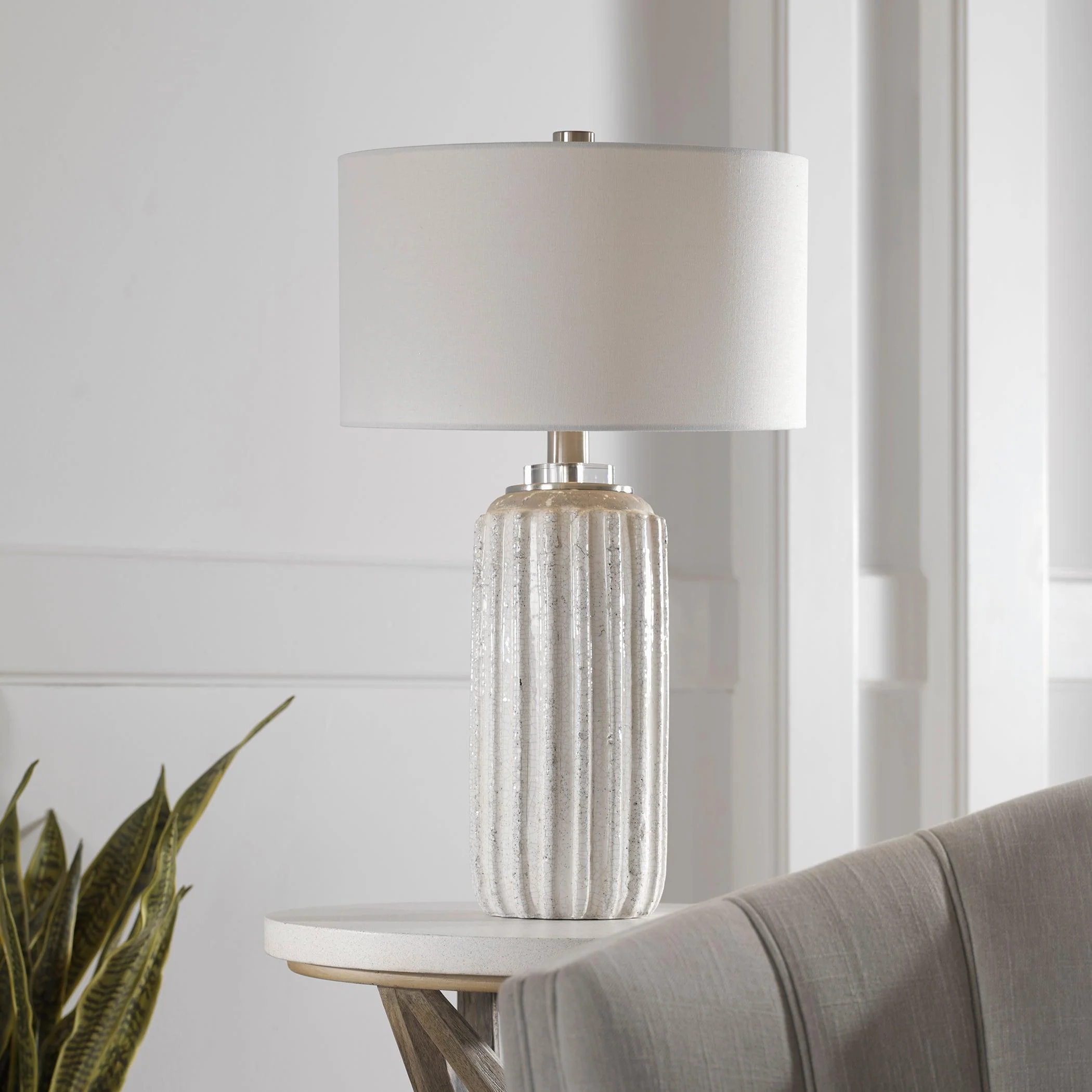 AZARIAH WHITE CRACKLE TABLE LAMP - Remutear