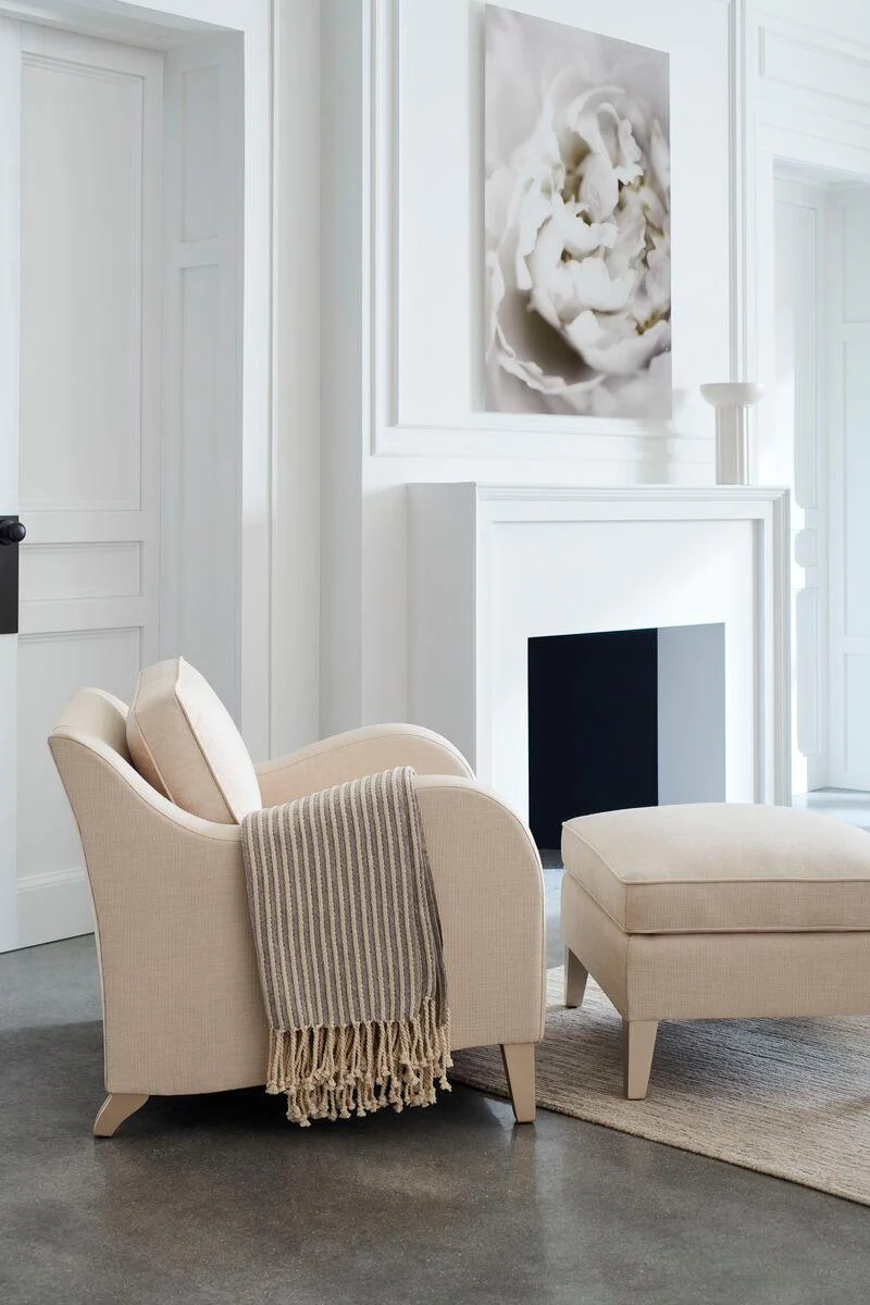 VICTORIA CHAIR SOFA & SECTIONAL - Remutear