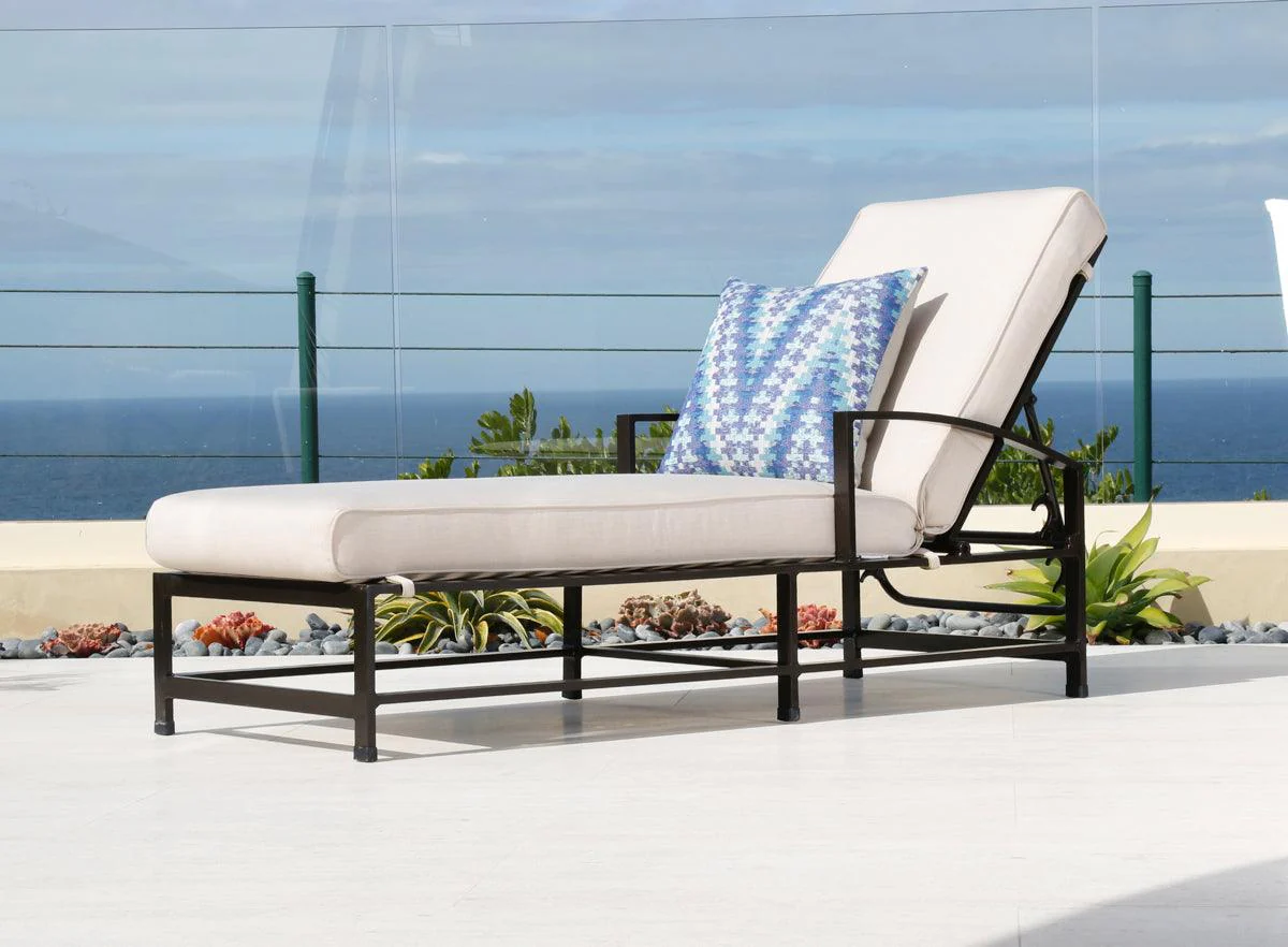 La Jolla Chaise in Canvas Flax w/ Self Welt - Remutear