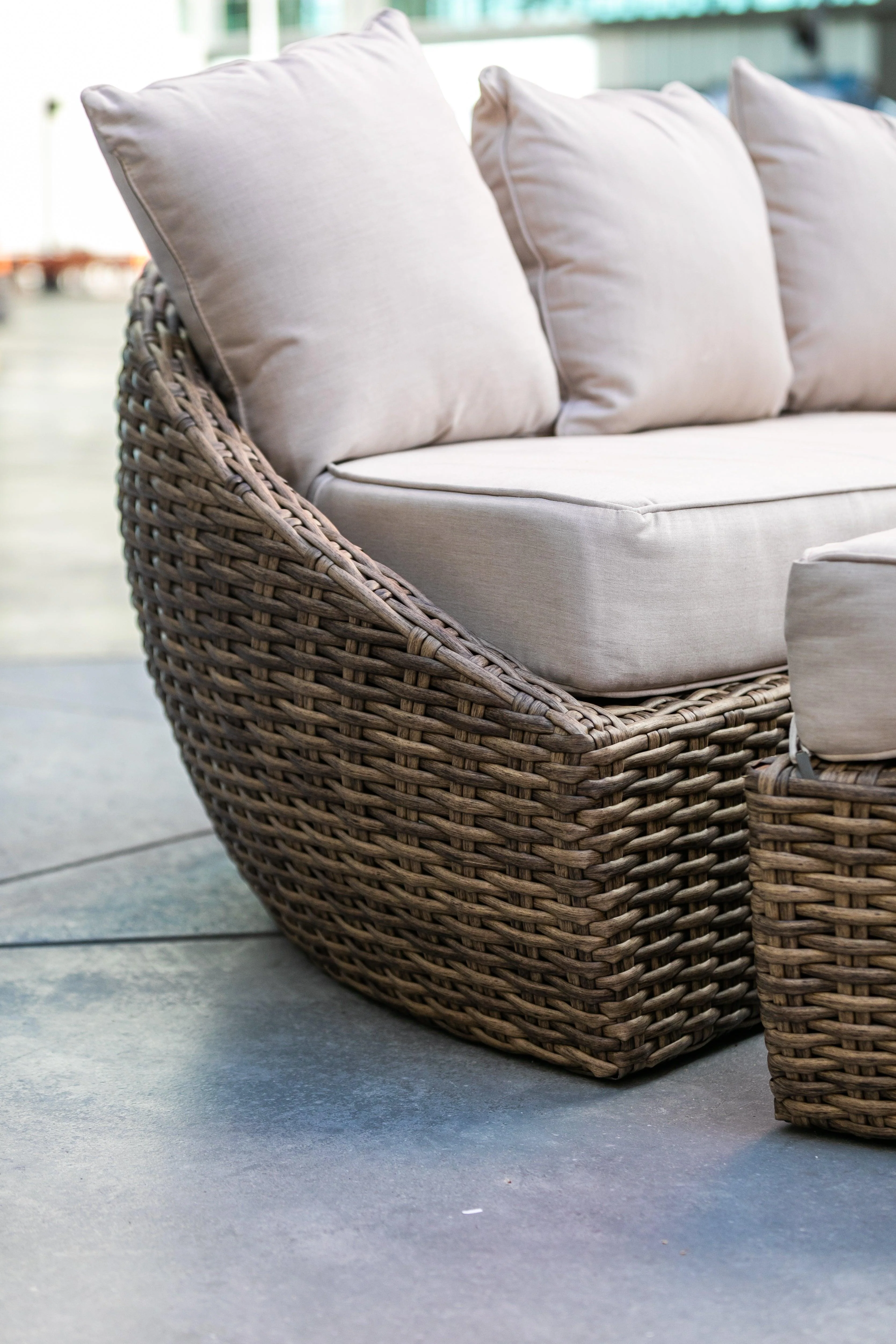 Havana Round Daybed in Canvas Flax w/ Self Welt - Remutear