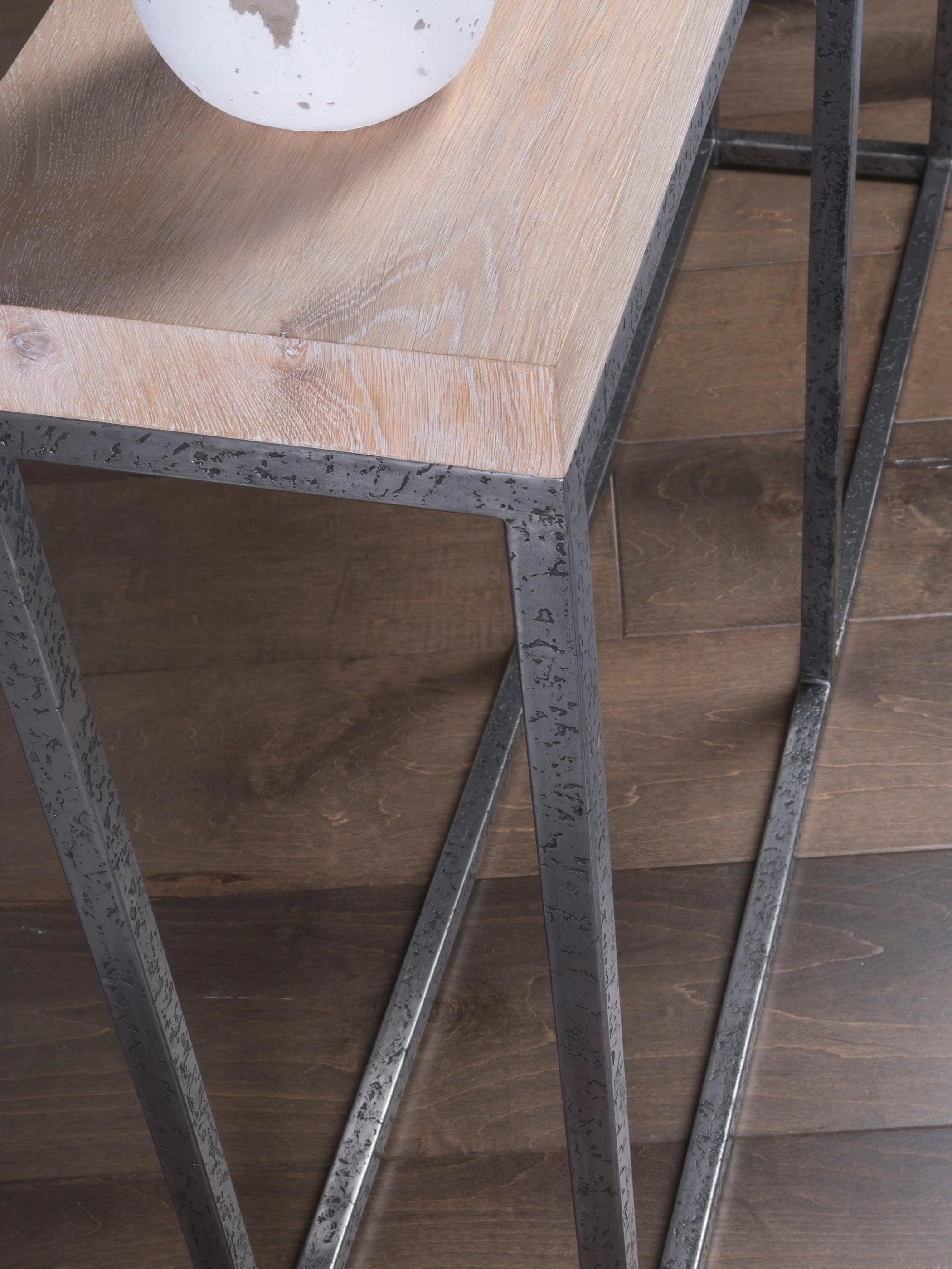 Signature Designs Foray Console - Remutear