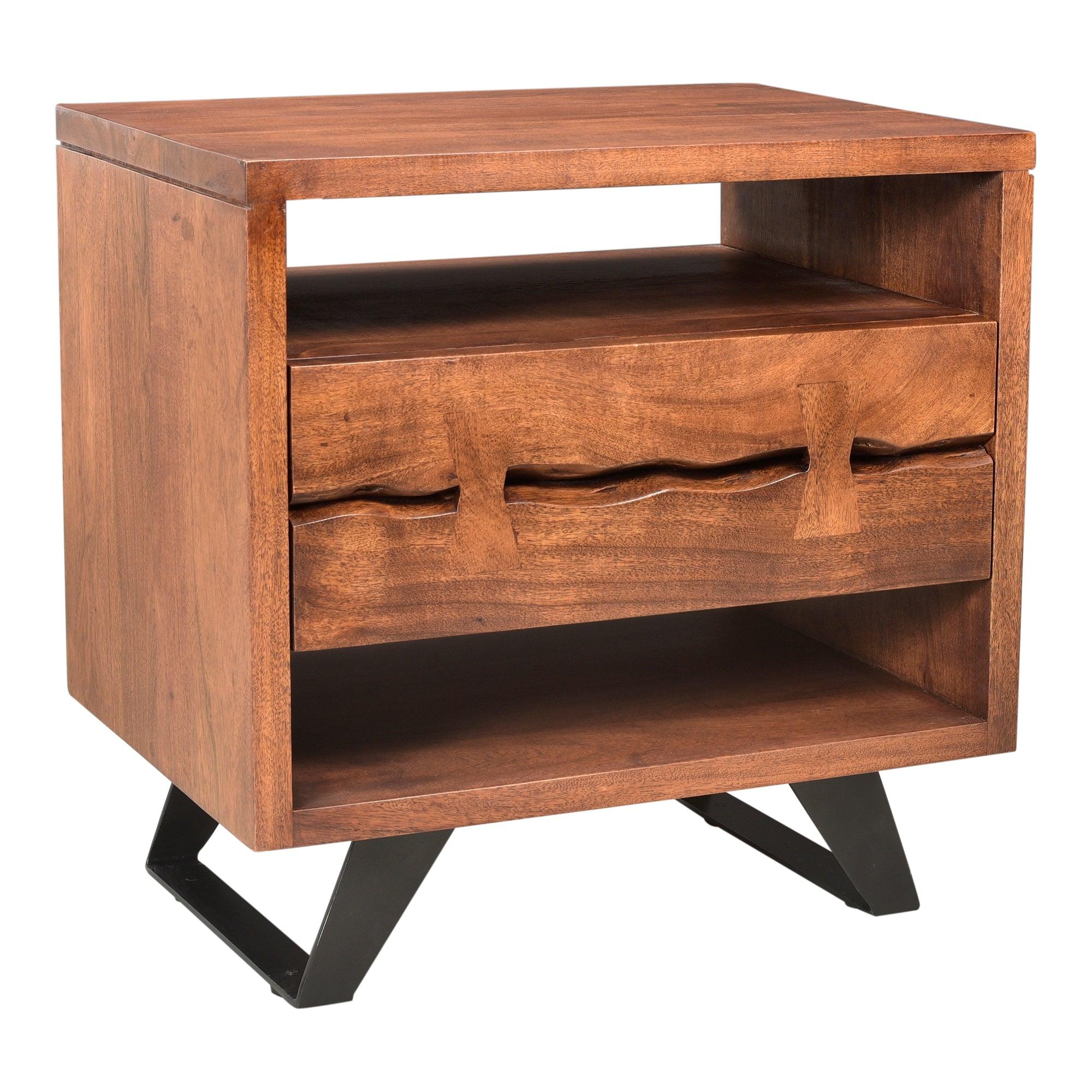 Madagascar Nightstand 1 - Remutear