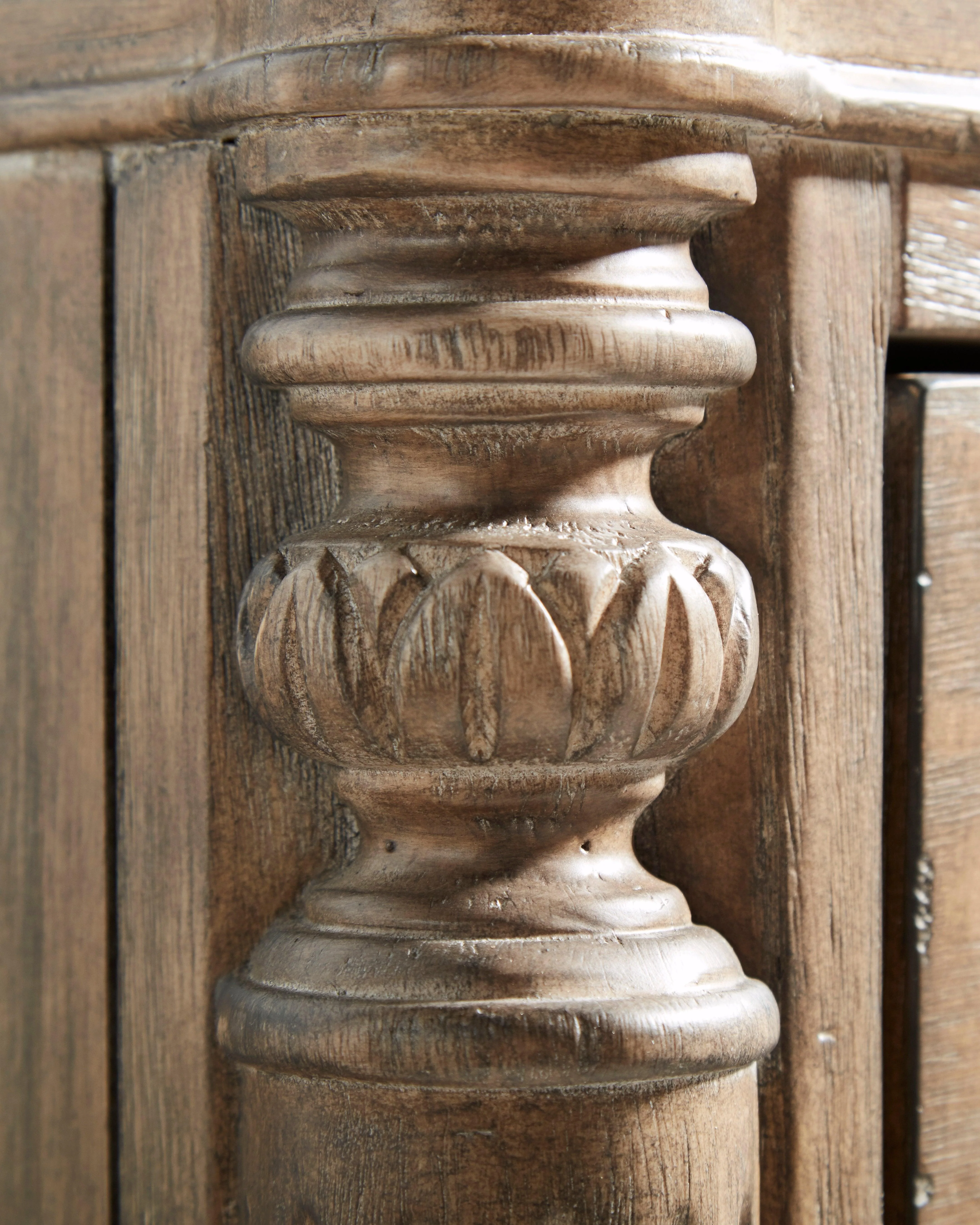 Architrave Bachelors Drawers - Remutear