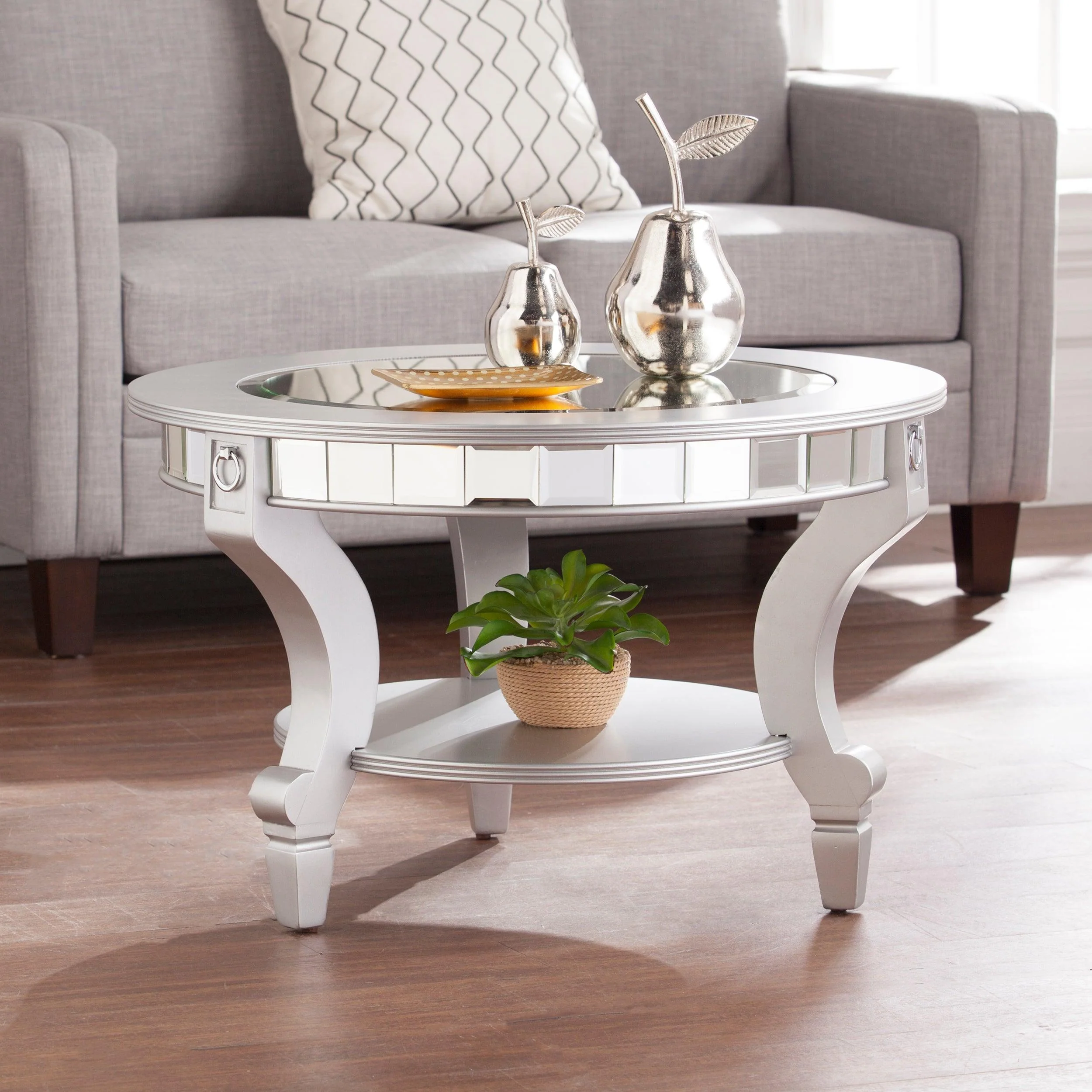 Linsay Mirrored Round Cocktail Table - Remutear