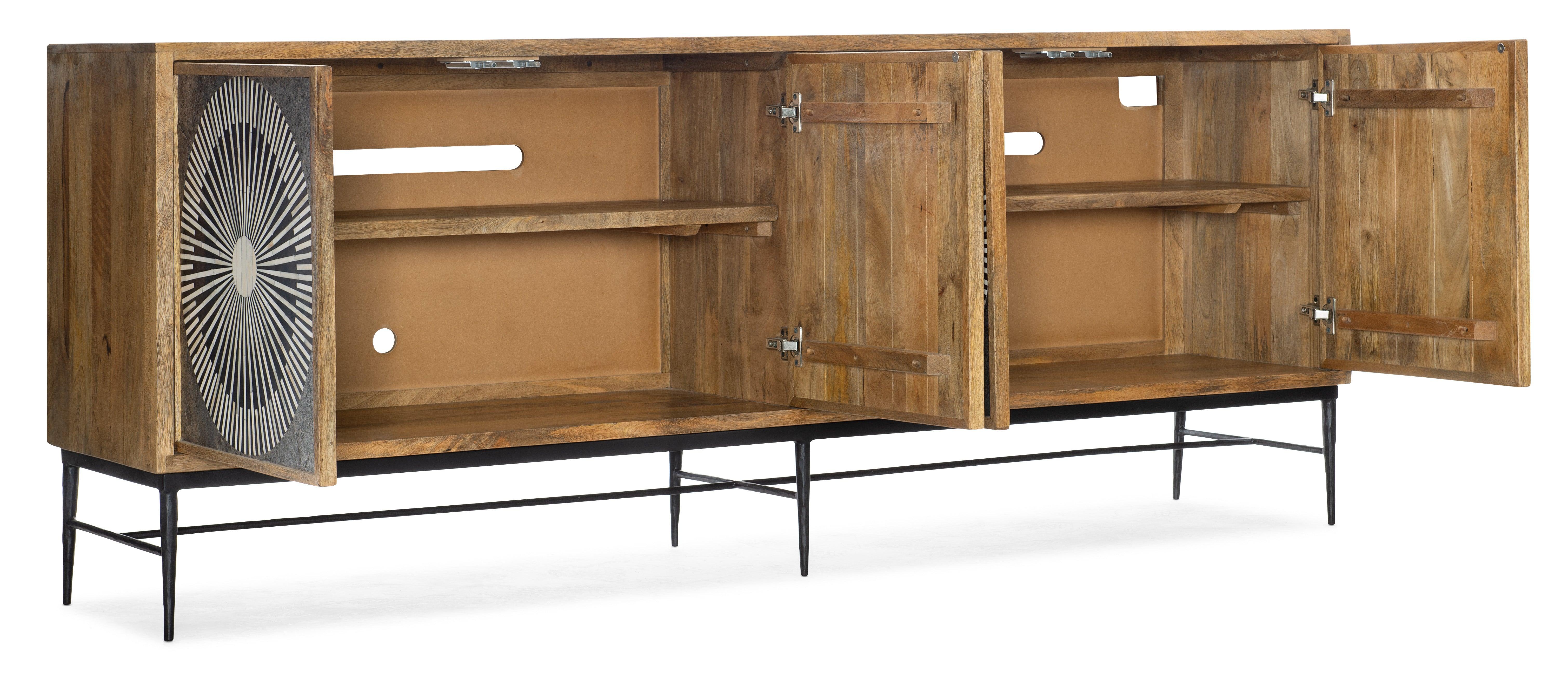 Commerce & Market Giovanni Entertainment Console - Remutear
