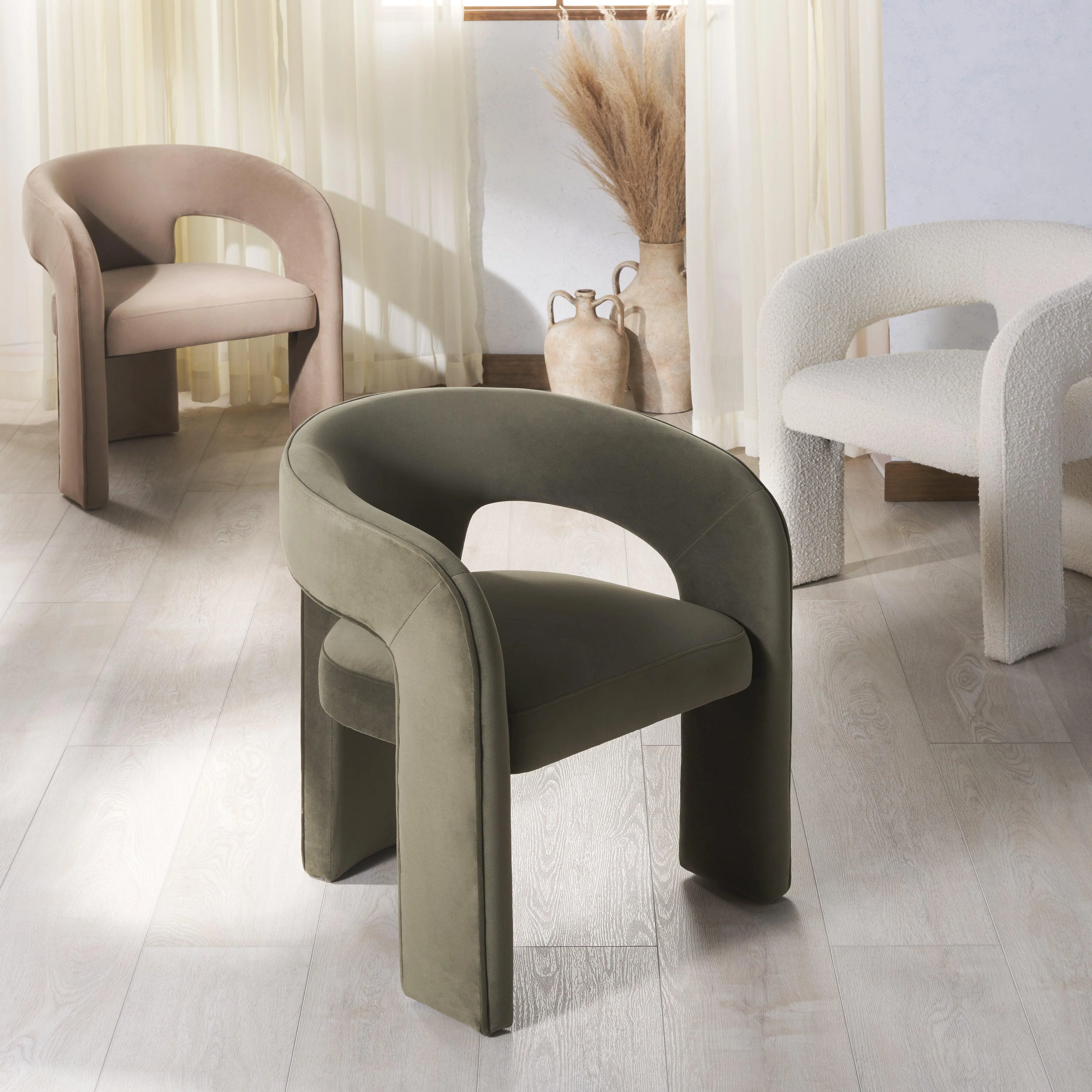 CATHARIA 3 LEG DINING CHAIR - Remutear