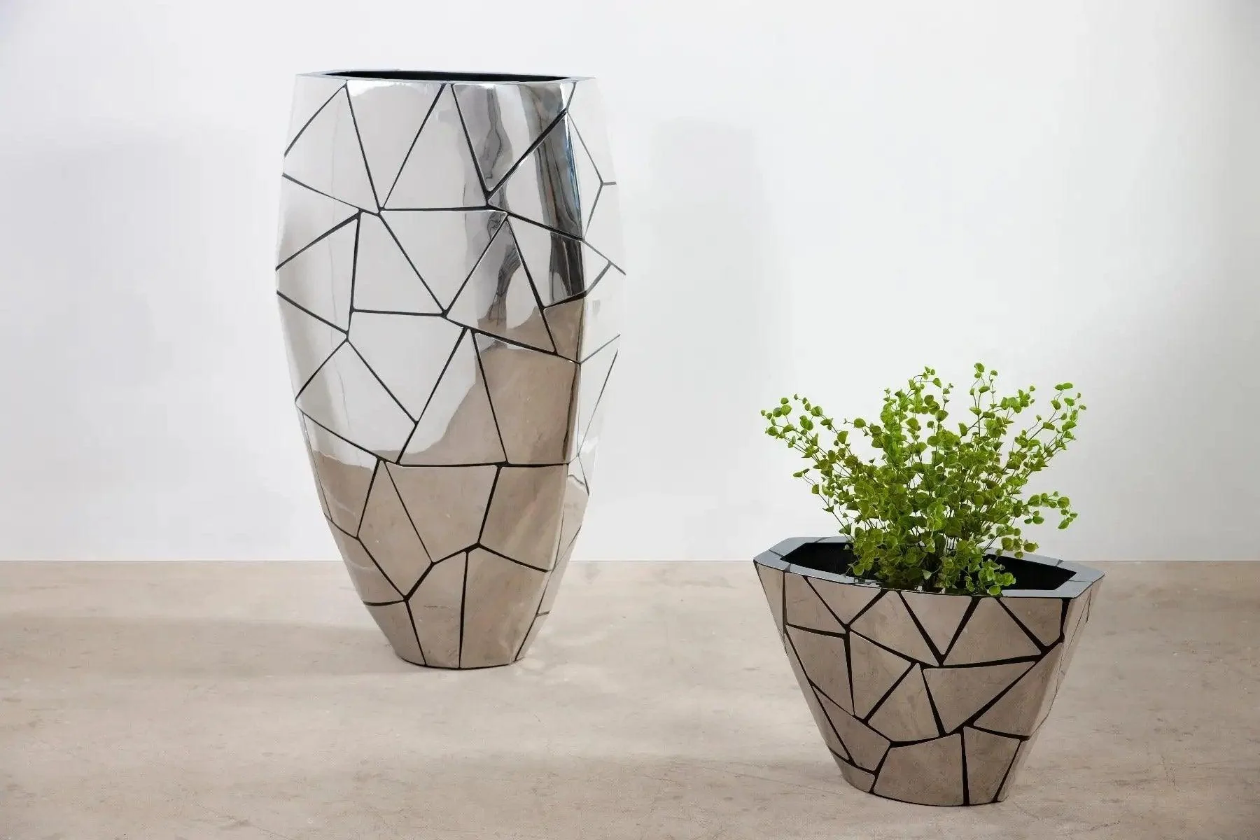 TRIANGLE CRAZY CUT PLANTER - Remutear