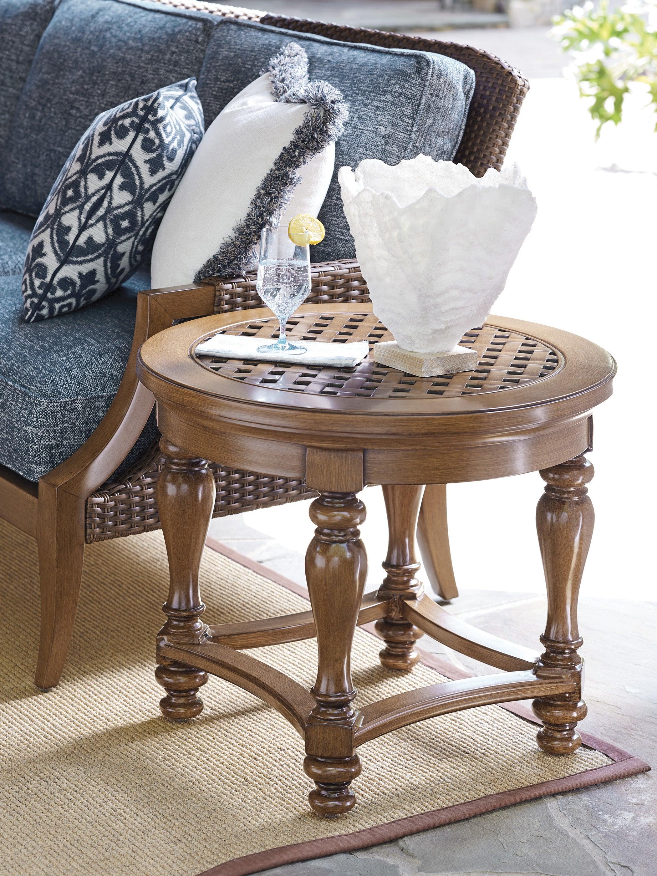 Harbor Isle Round End Table - Remutear