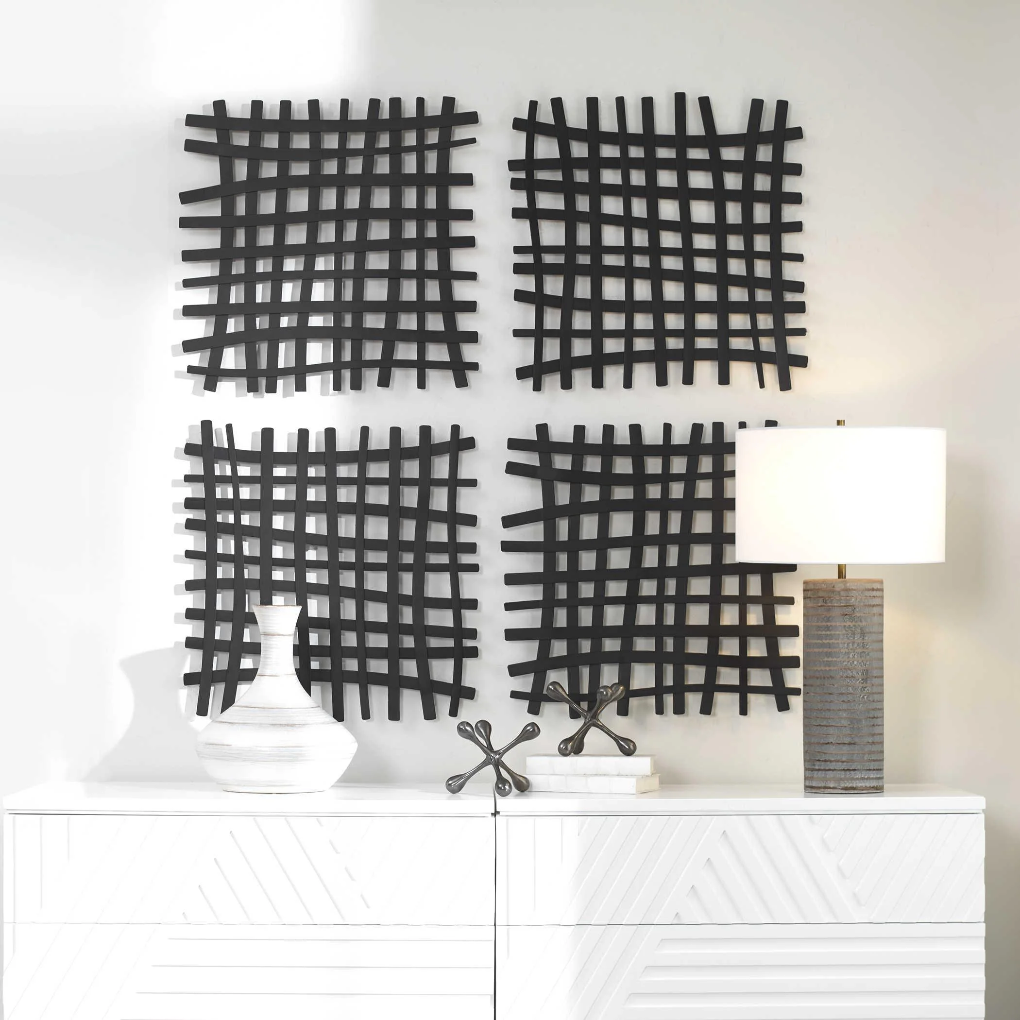 GRIDLINES IRON WALL DECOR - Remutear