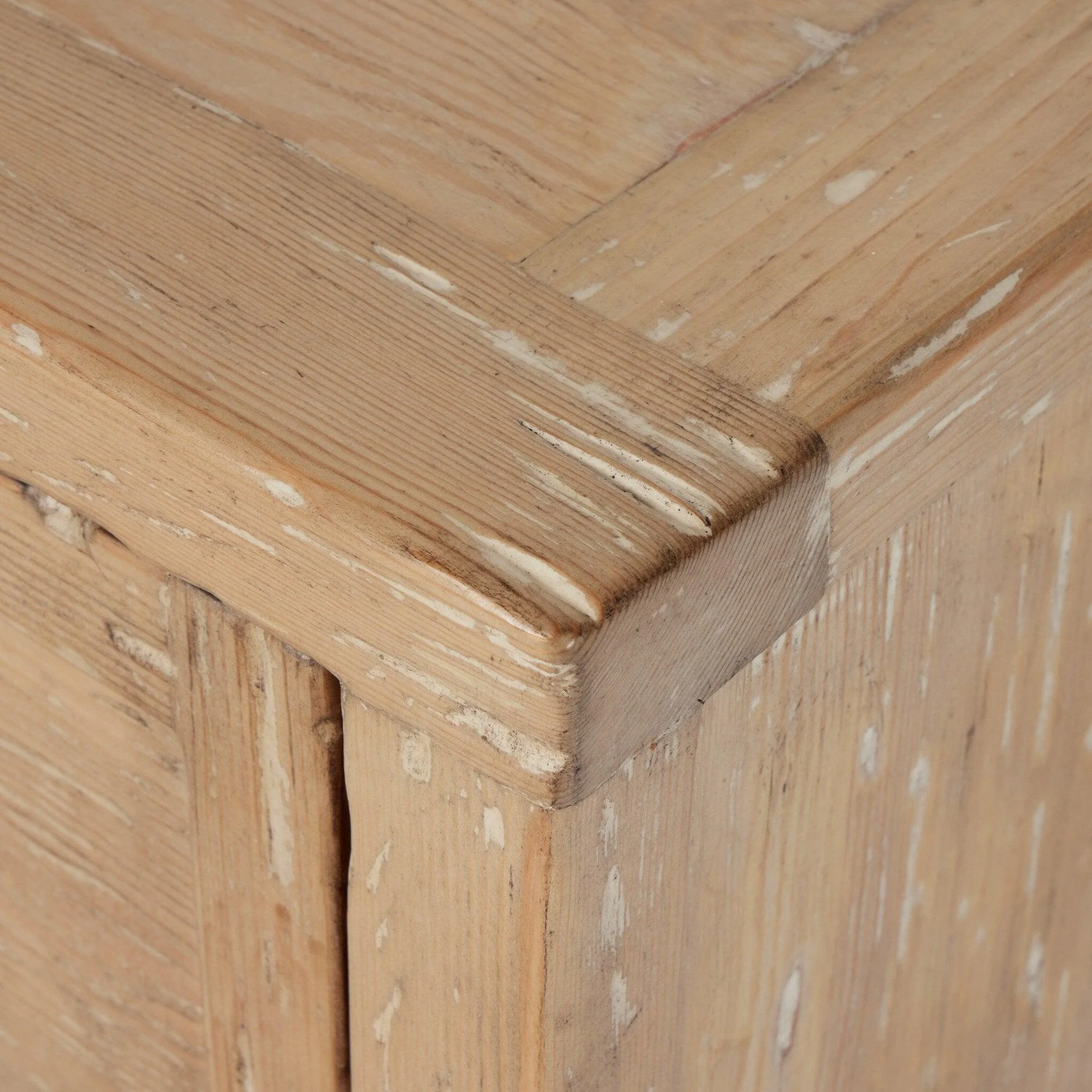 Gaines Media Console - Remutear