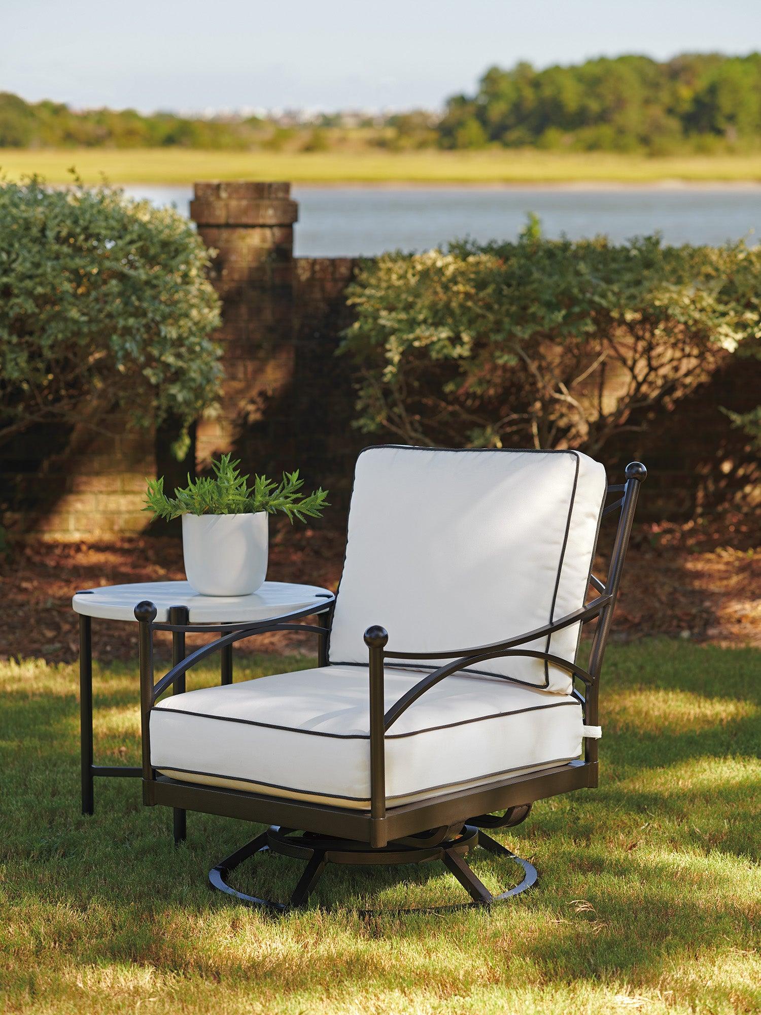Pavlova Swivel Lounge Chair - Remutear