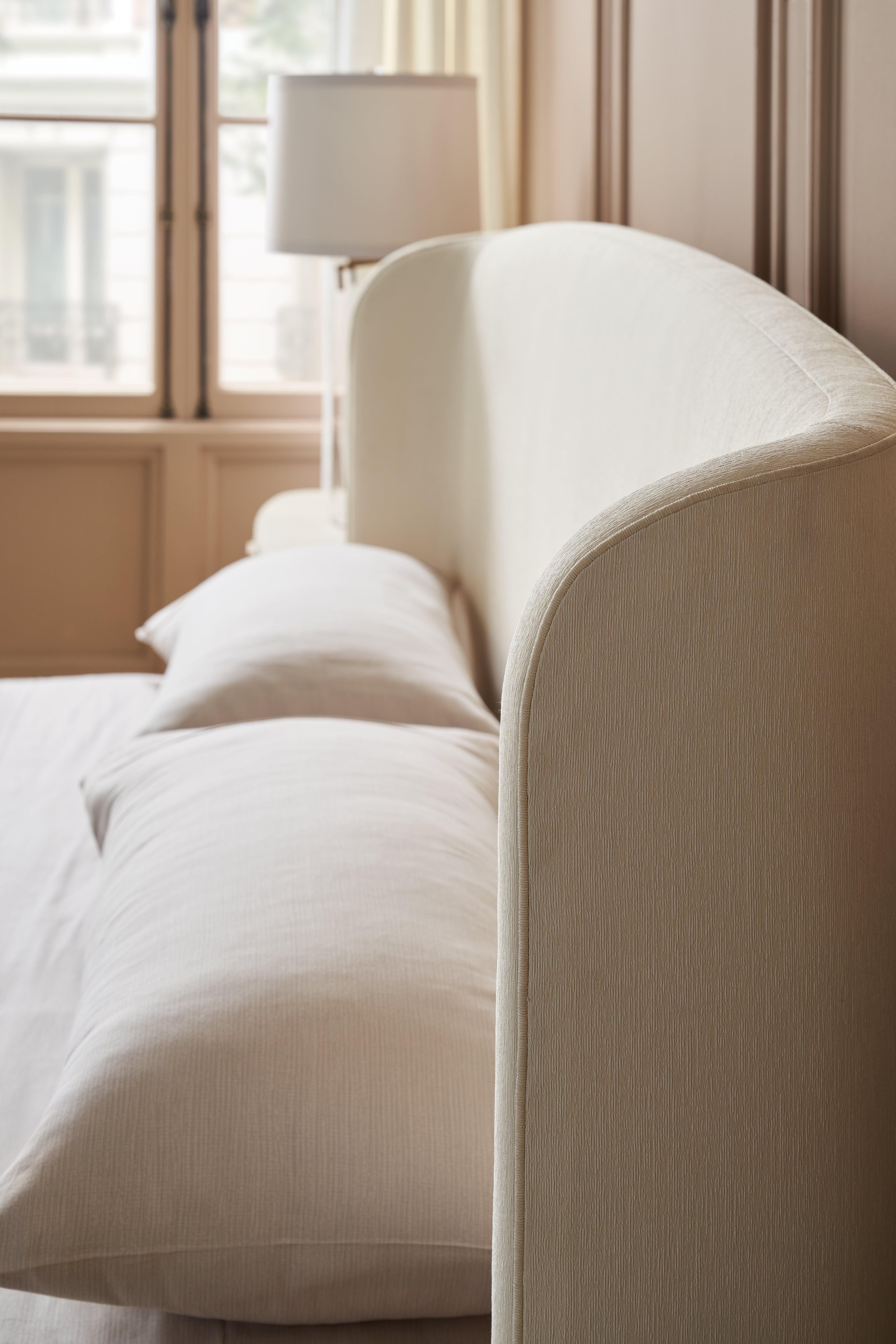 Classic Soft Embrace Bed - Remutear