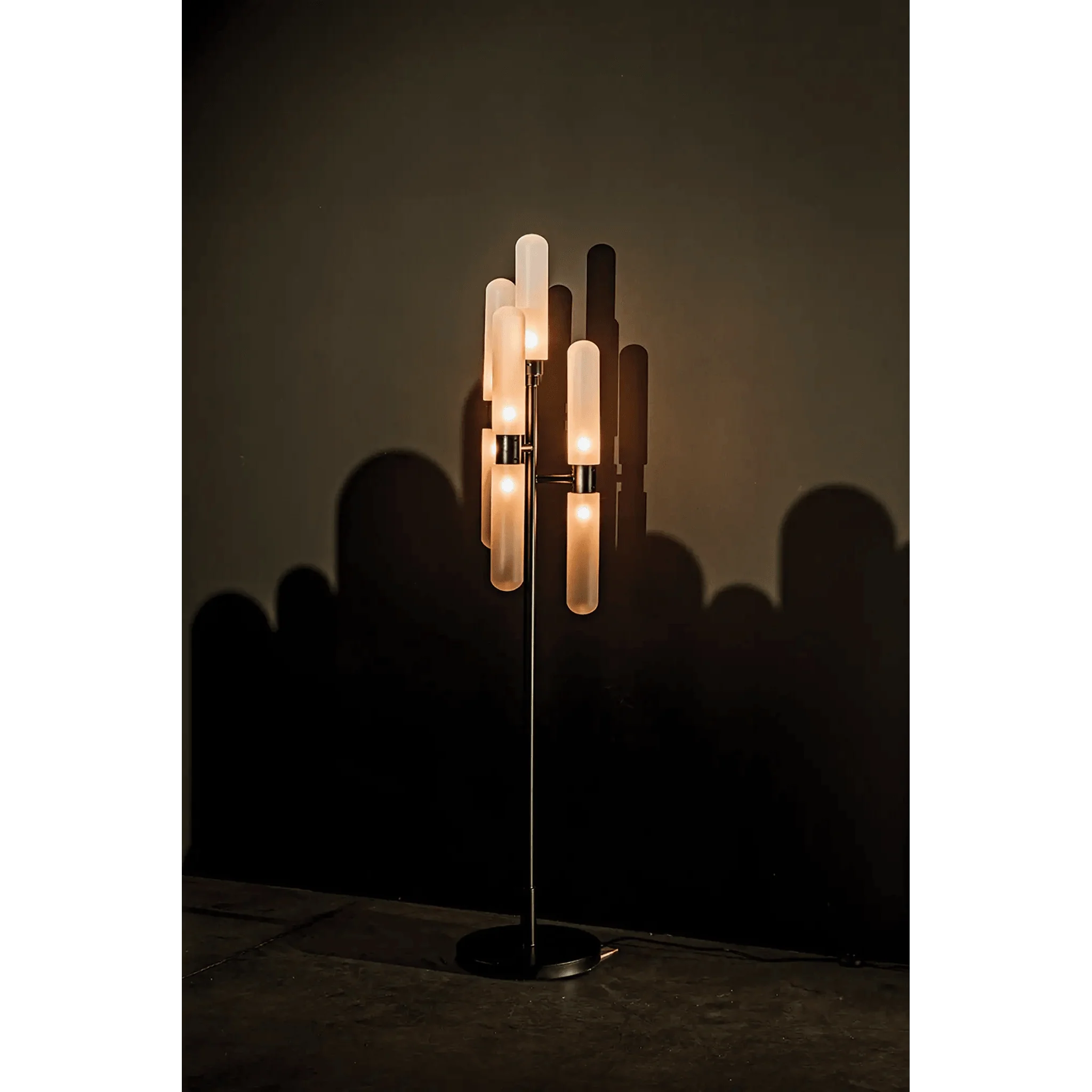 Dominique Floor Lamp, Black Metal - Remutear