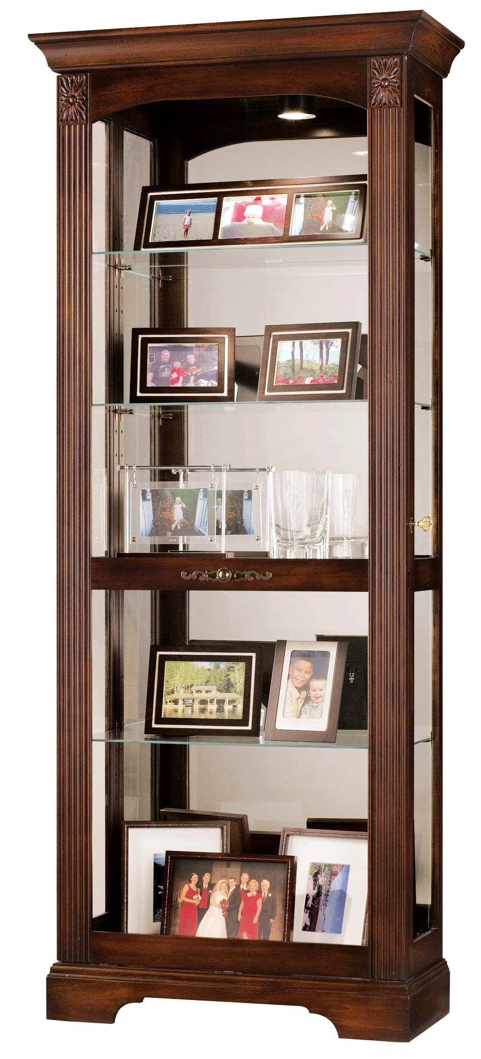 Ricardo Curio Cabinet - Remutear