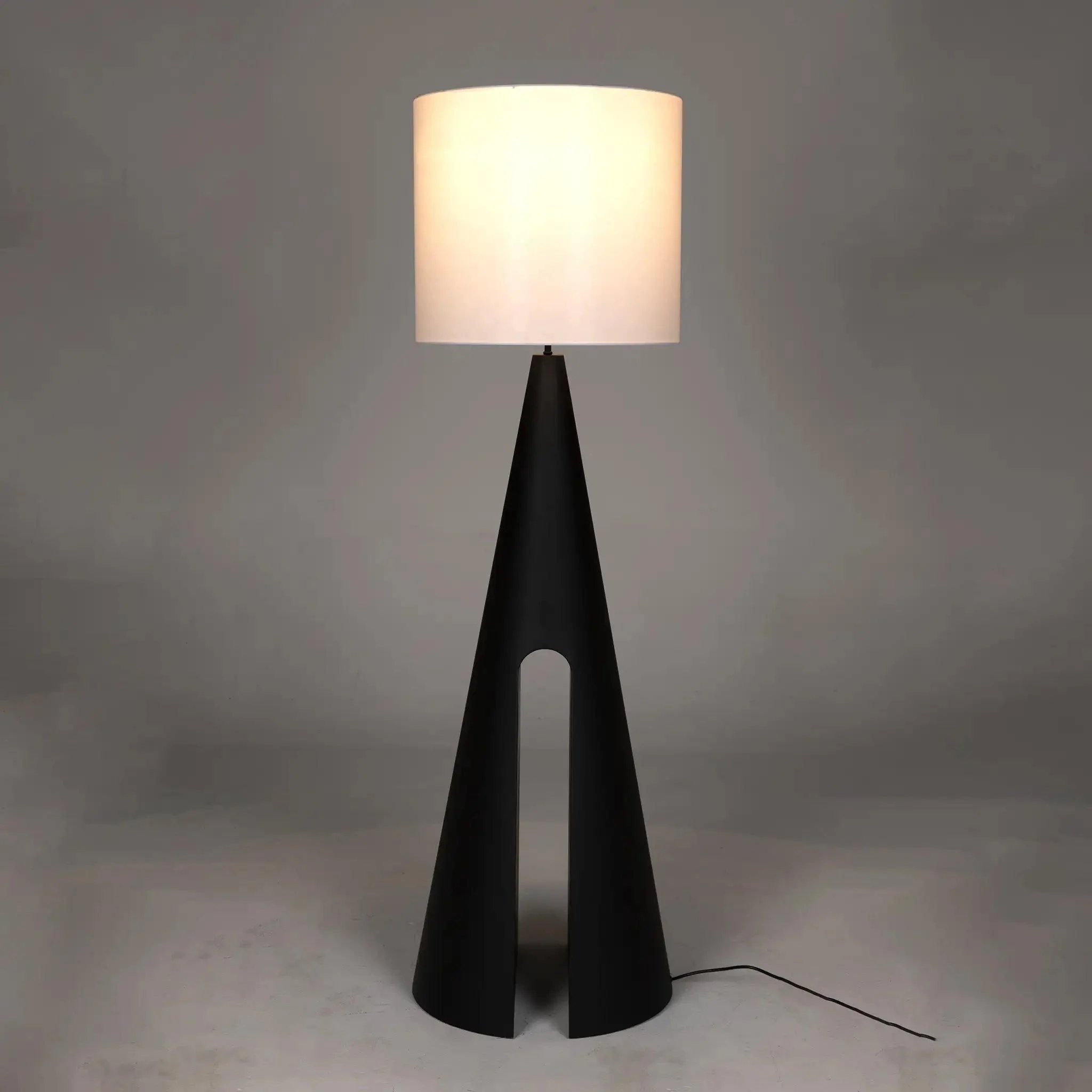Mordred Floor Lamp - Remutear