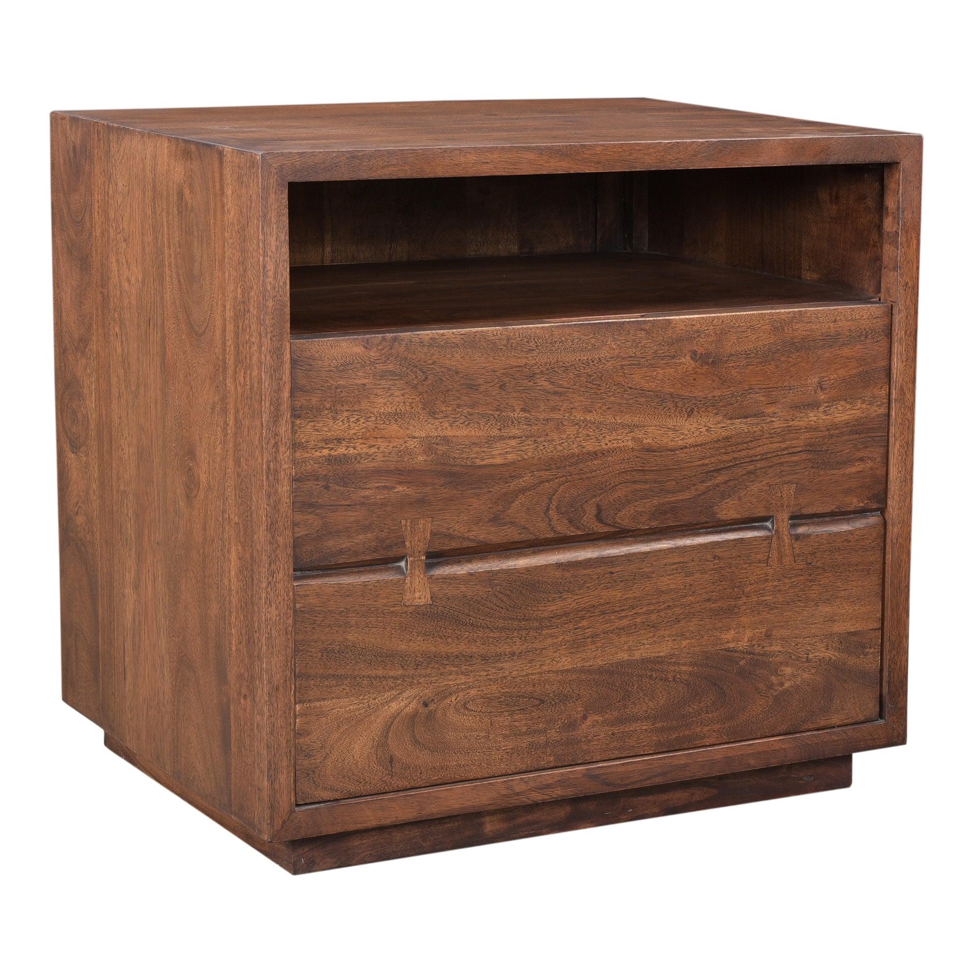 Madagascar Nightstand 2 - Remutear