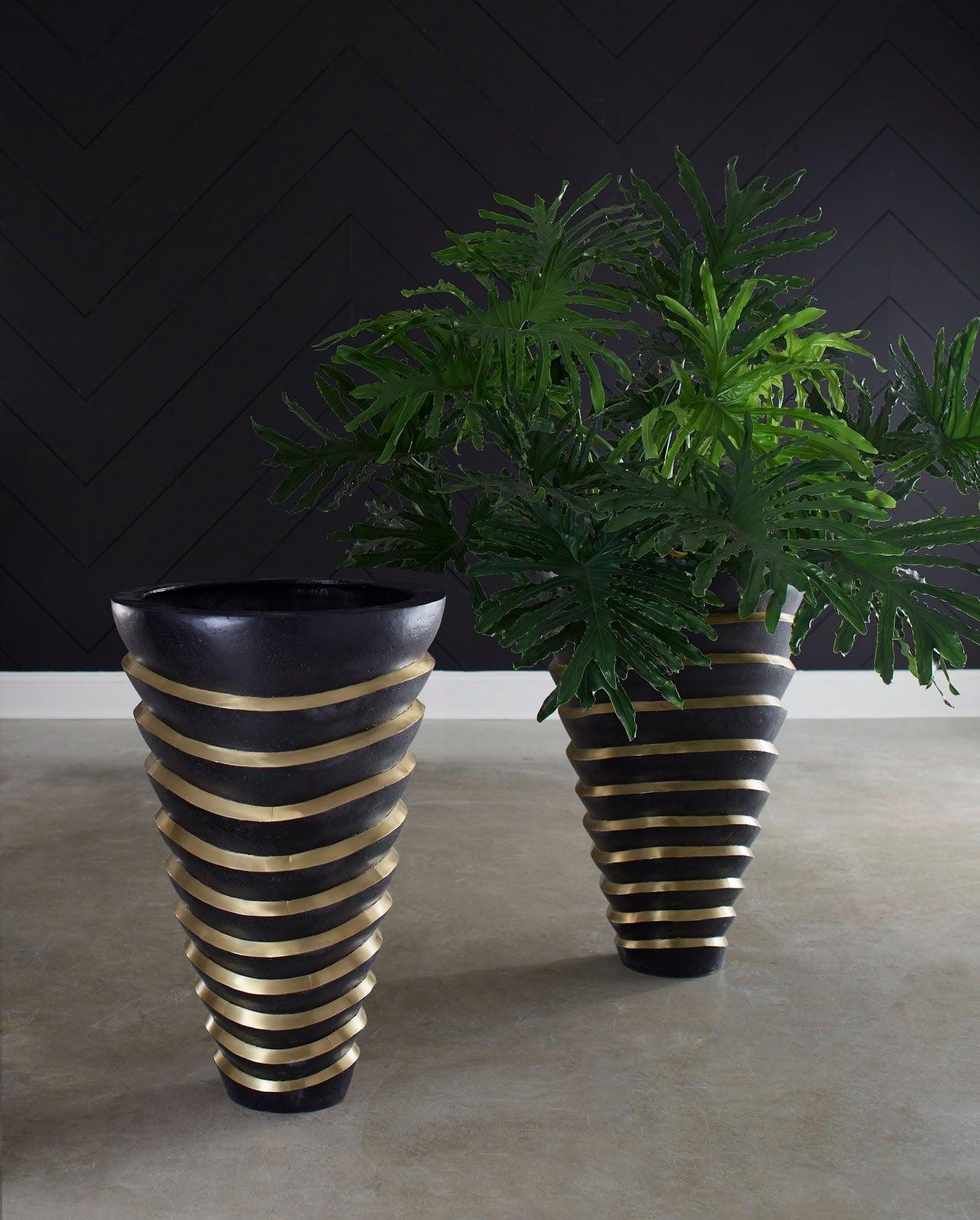 Terra Planter, Black, Brass - Remutear